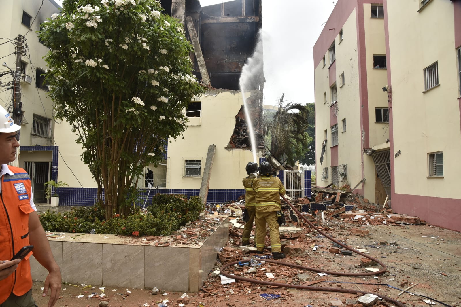 Incêndio aconteceu no bairro do Stiep e deixou ao menos 16 feridos.