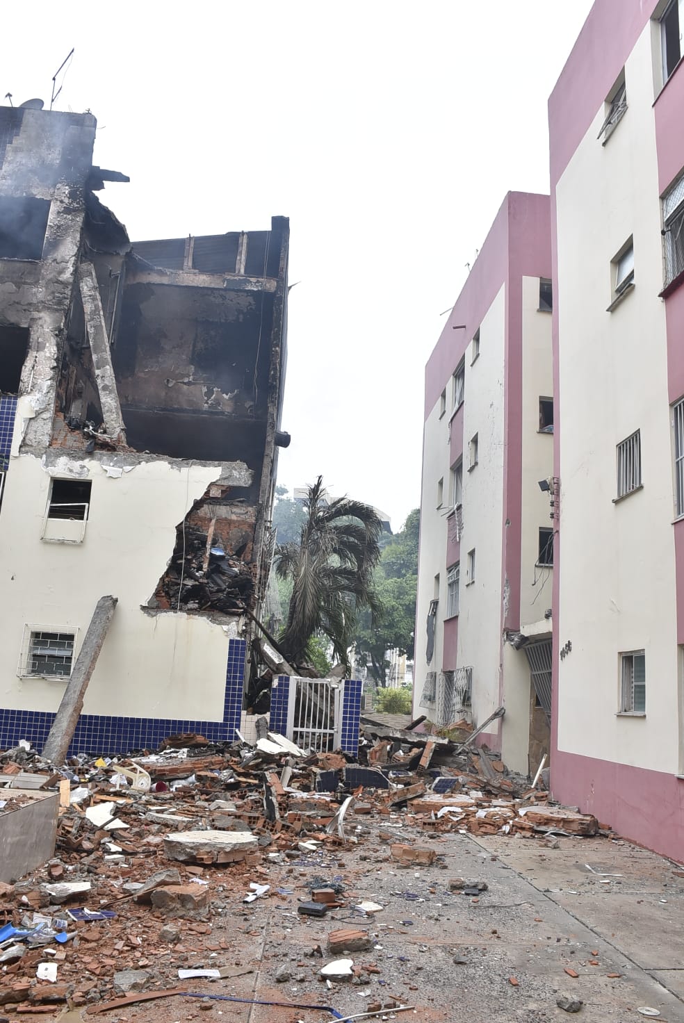Incêndio aconteceu no bairro do Stiep e deixou ao menos 16 feridos.