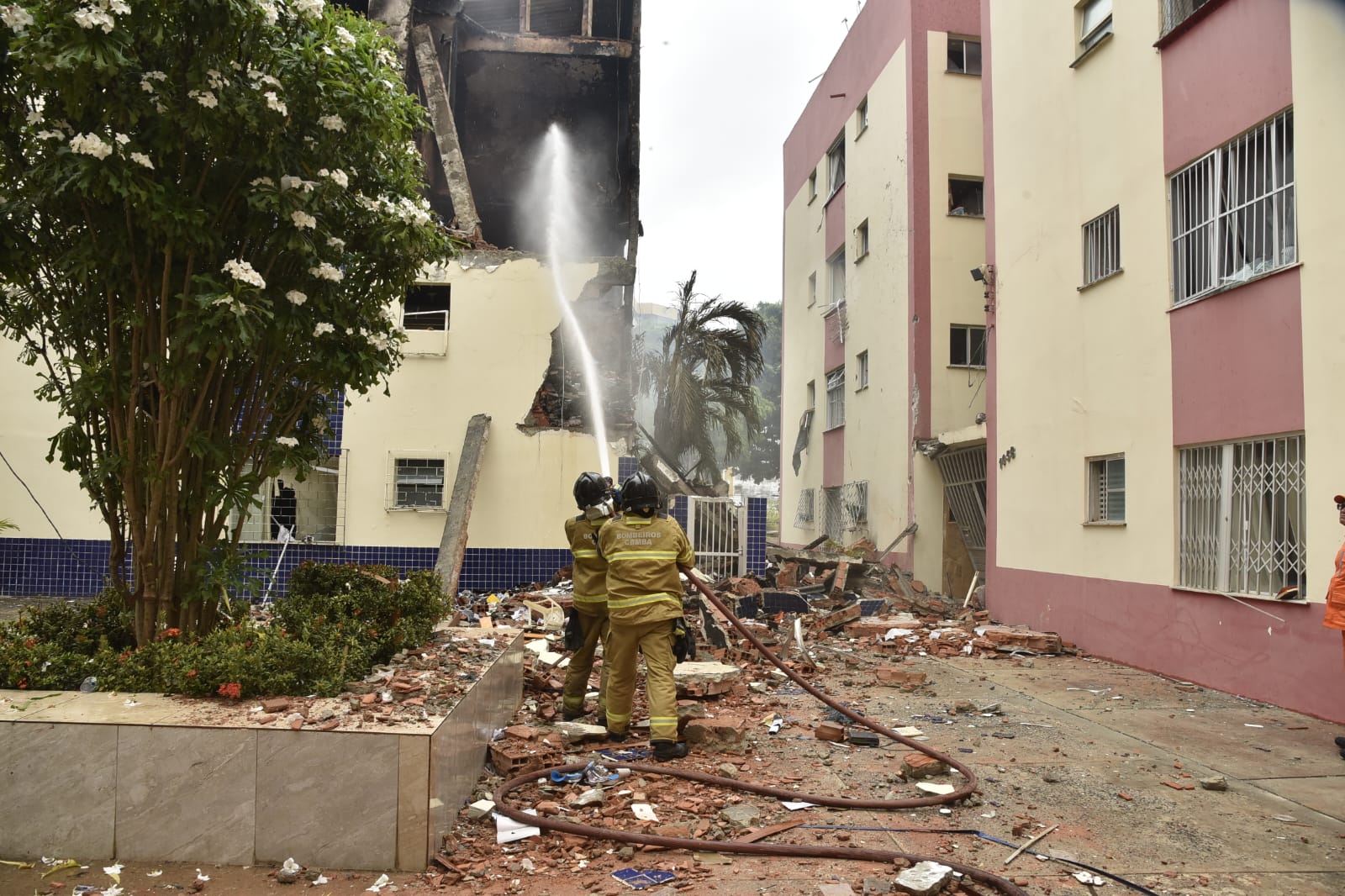 Incêndio aconteceu no bairro do Stiep e deixou ao menos 16 feridos.
