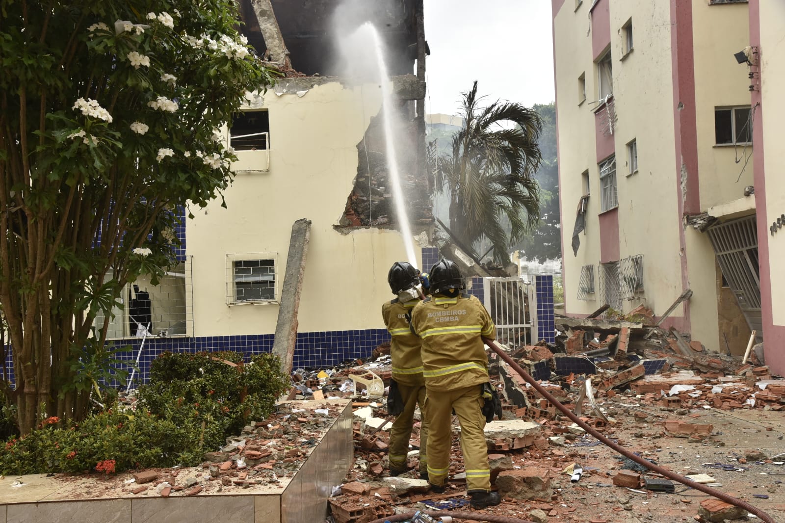 Incêndio aconteceu no bairro do Stiep e deixou ao menos 16 feridos.