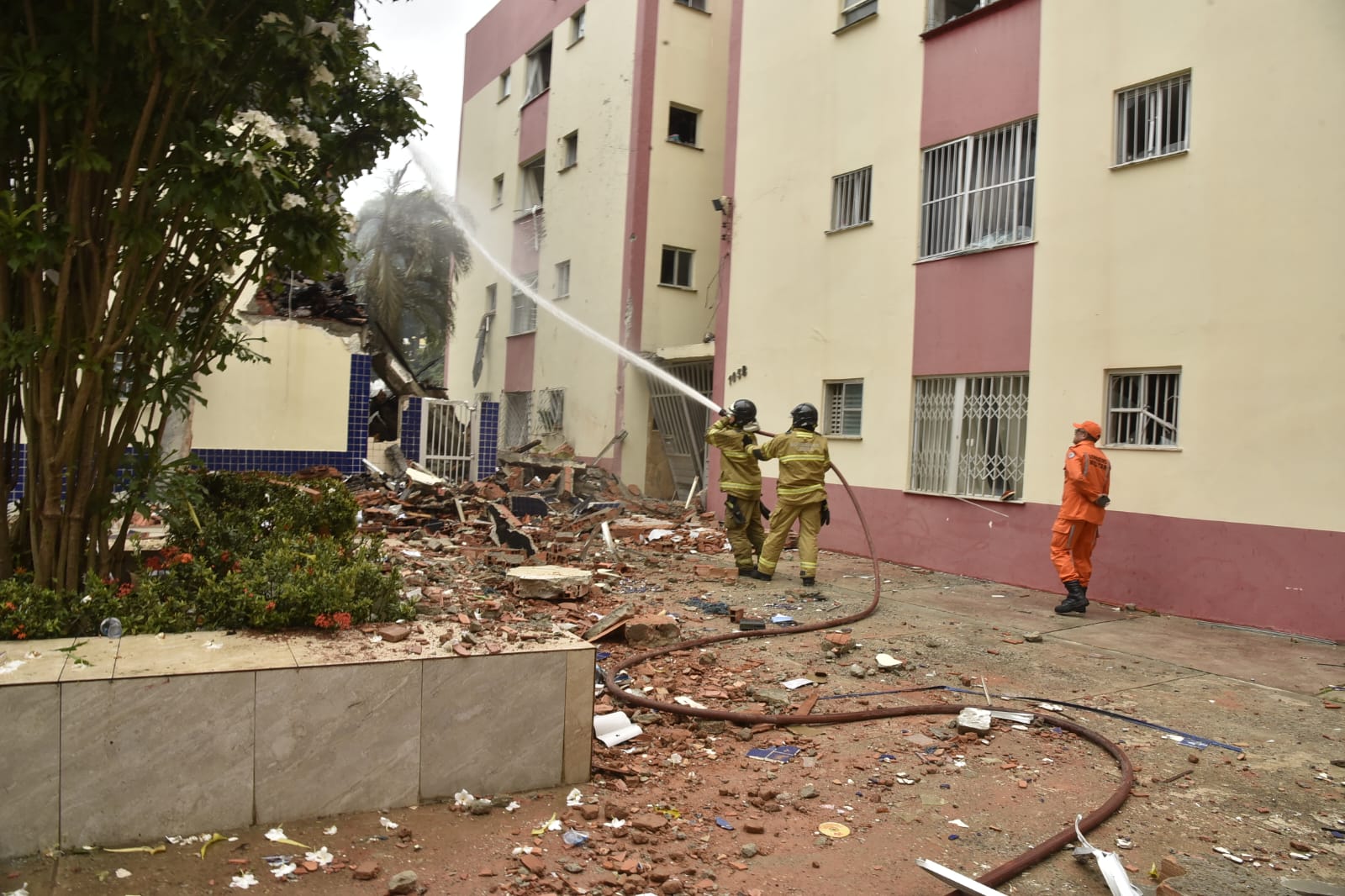 Incêndio aconteceu no bairro do Stiep e deixou ao menos 16 feridos.