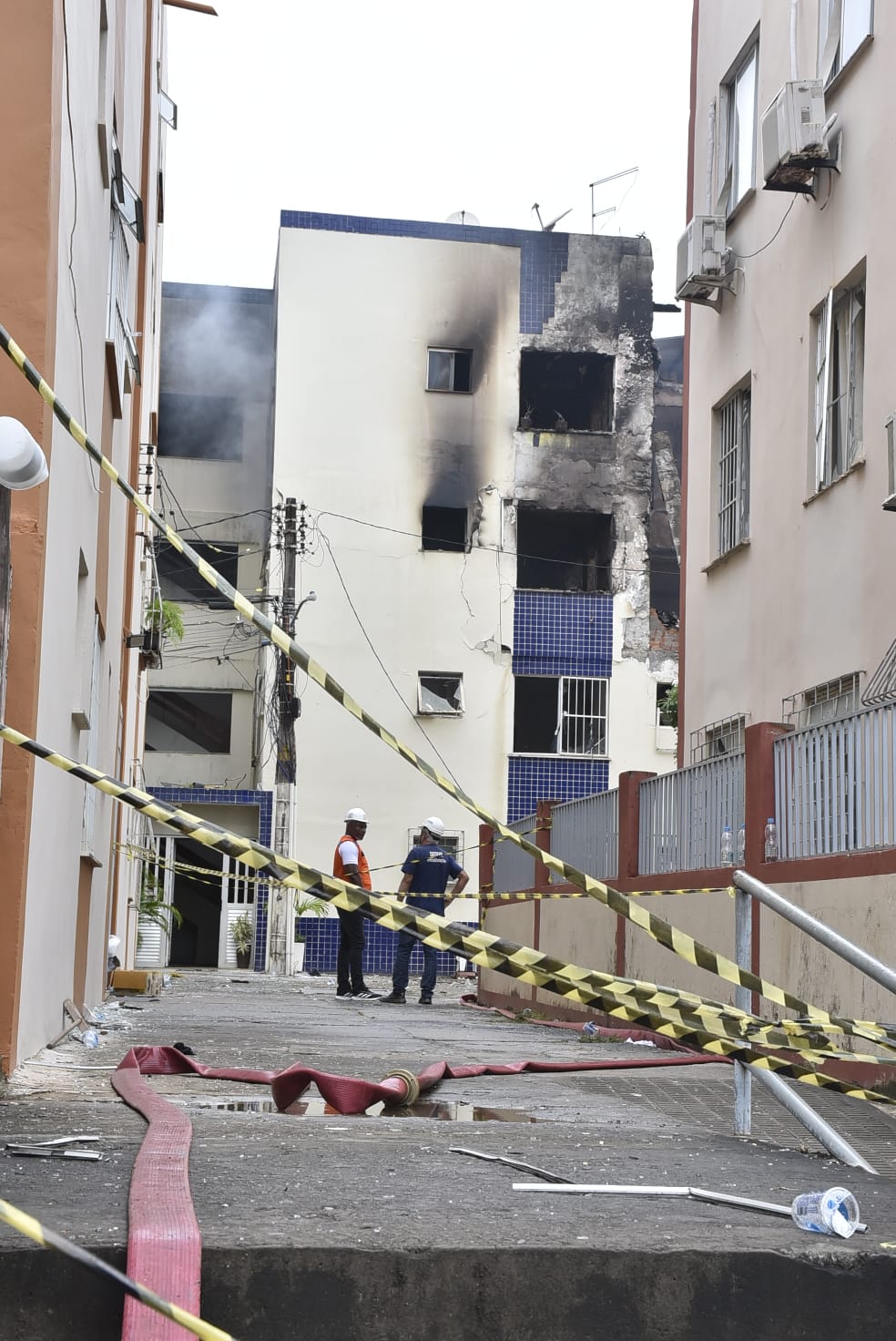 Incêndio aconteceu no bairro do Stiep e deixou ao menos 16 feridos.