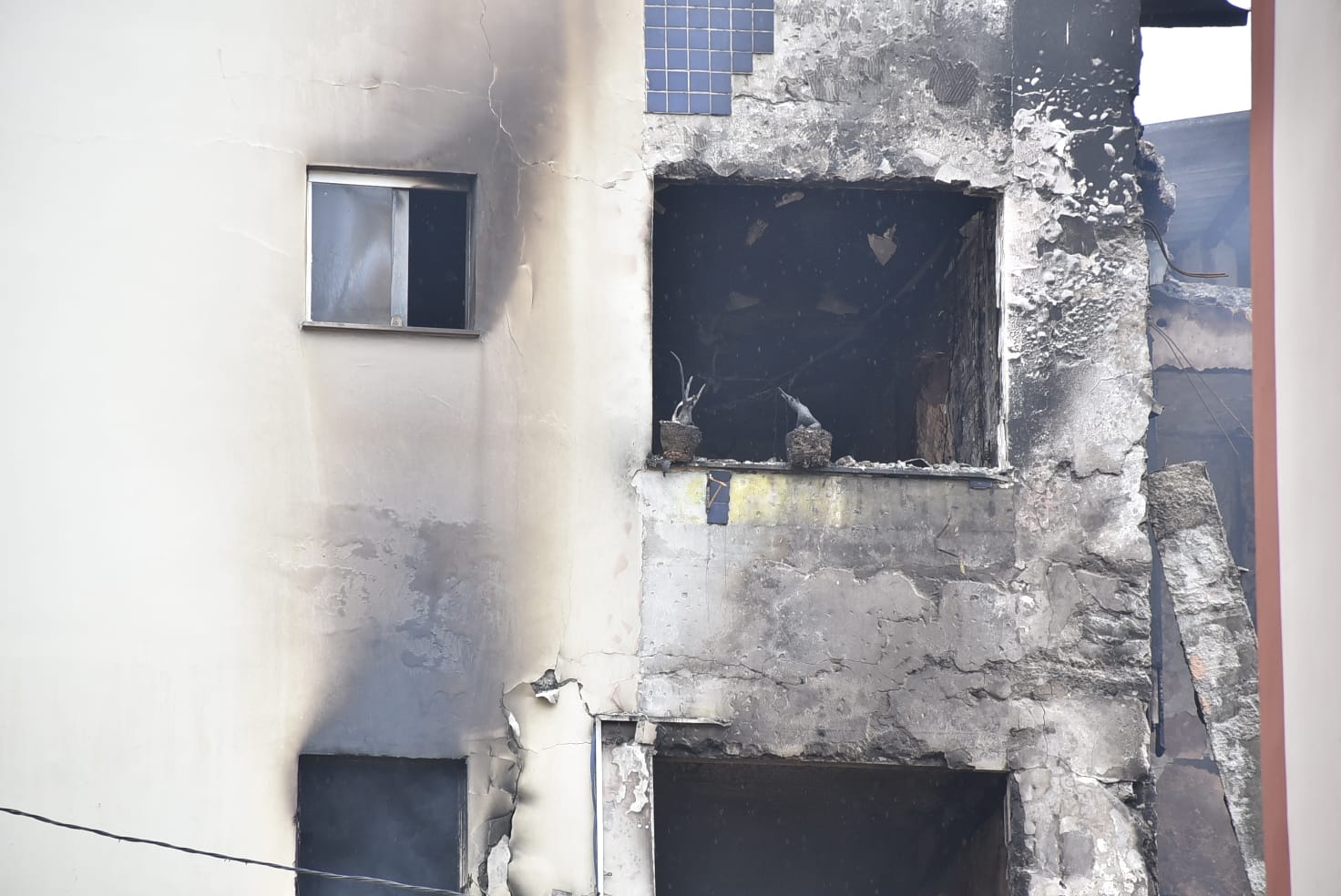 Incêndio aconteceu no bairro do Stiep e deixou ao menos 16 feridos.