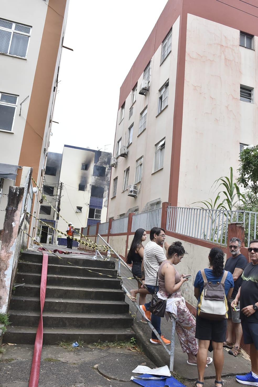 Incêndio aconteceu no bairro do Stiep e deixou ao menos 16 feridos.