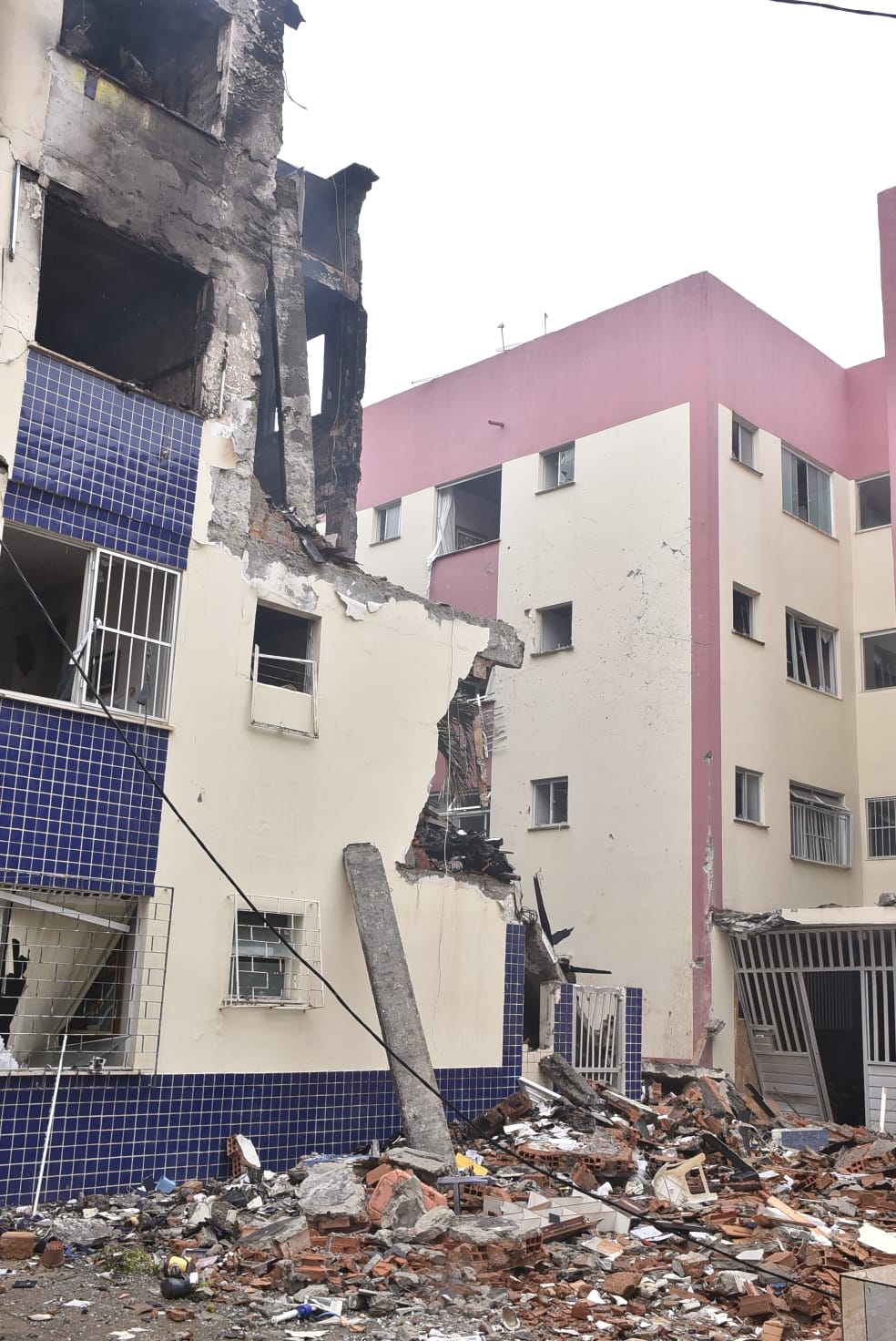 Incêndio aconteceu no bairro do Stiep e deixou ao menos 16 feridos.