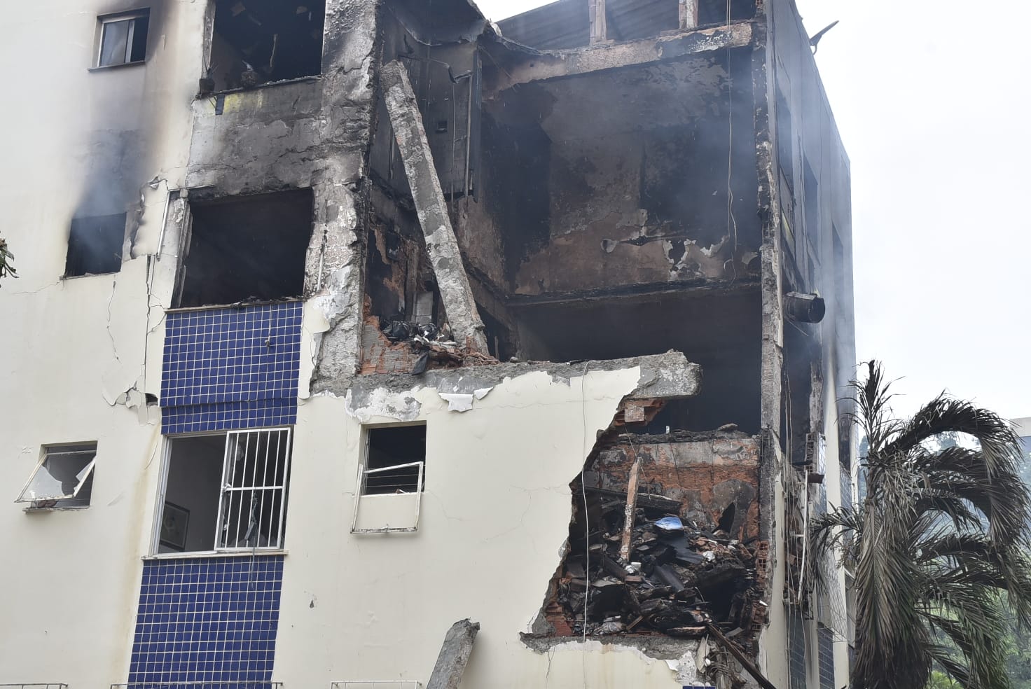 Incêndio aconteceu no bairro do Stiep e deixou ao menos 16 feridos.