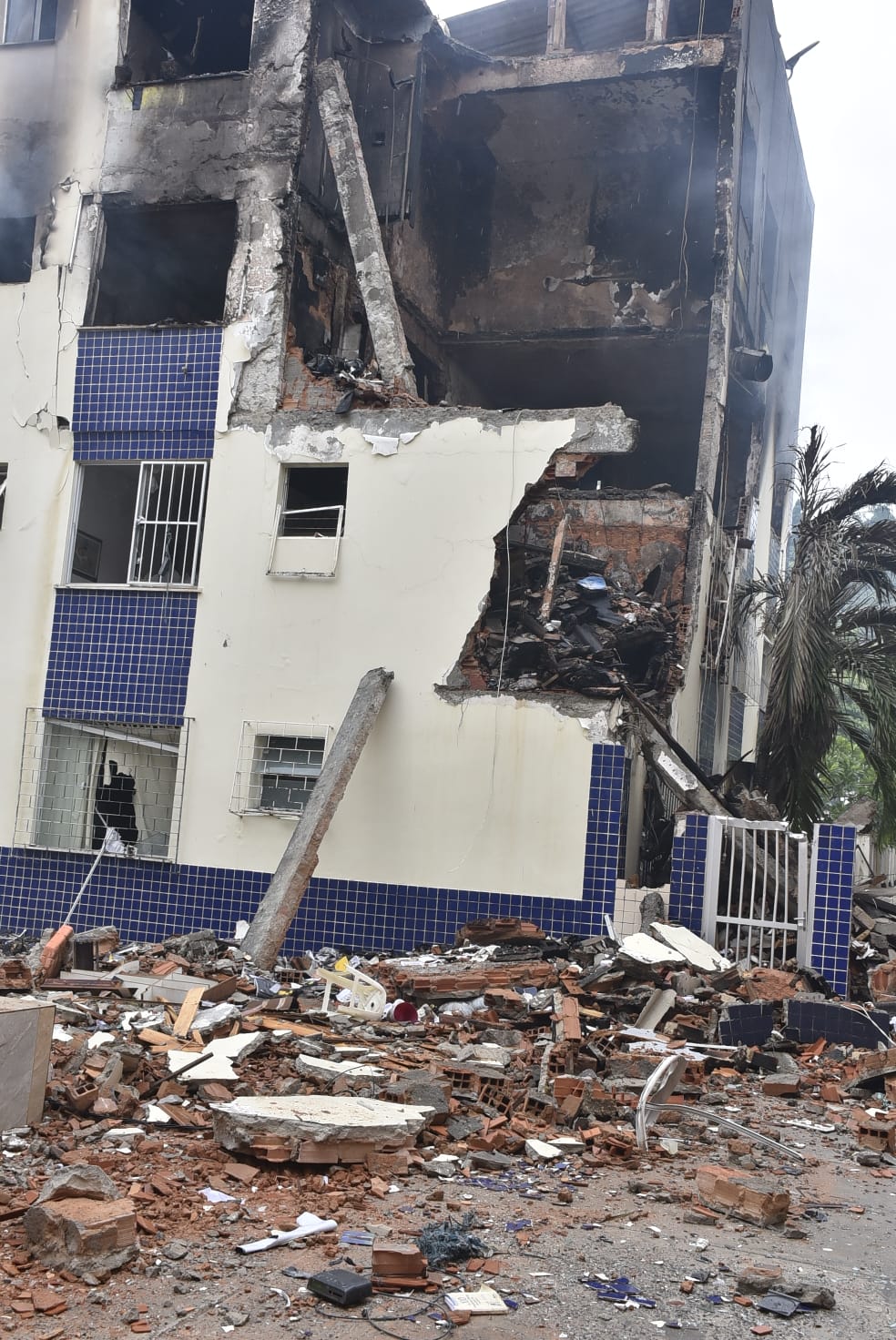 Incêndio aconteceu no bairro do Stiep e deixou ao menos 16 feridos.