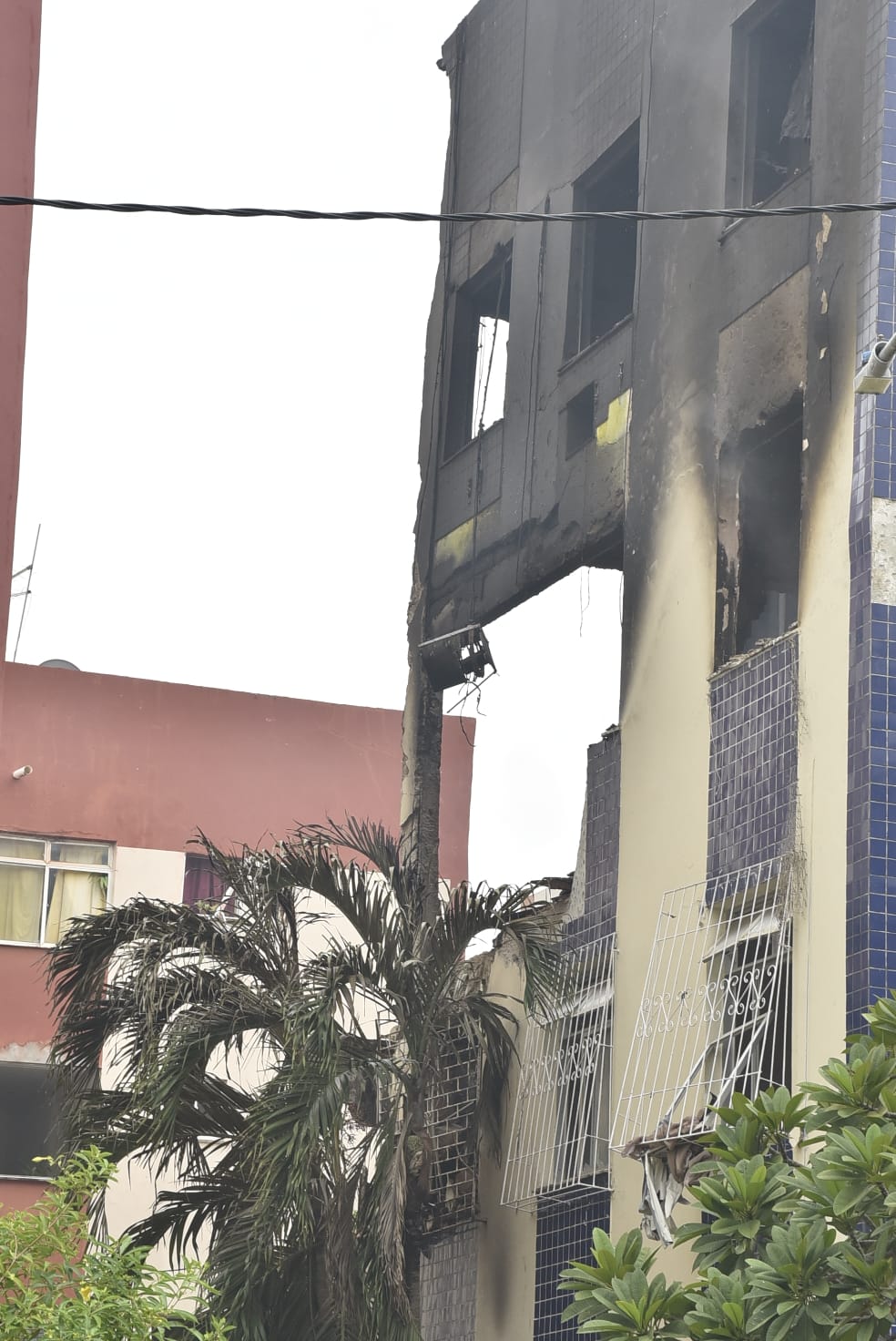 Incêndio aconteceu no bairro do Stiep e deixou ao menos 16 feridos.