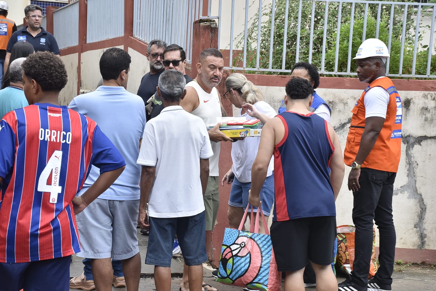 Incêndio aconteceu no bairro do Stiep e deixou ao menos 16 feridos.