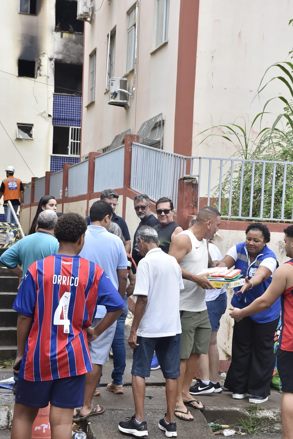 Incêndio aconteceu no bairro do Stiep e deixou ao menos 16 feridos.