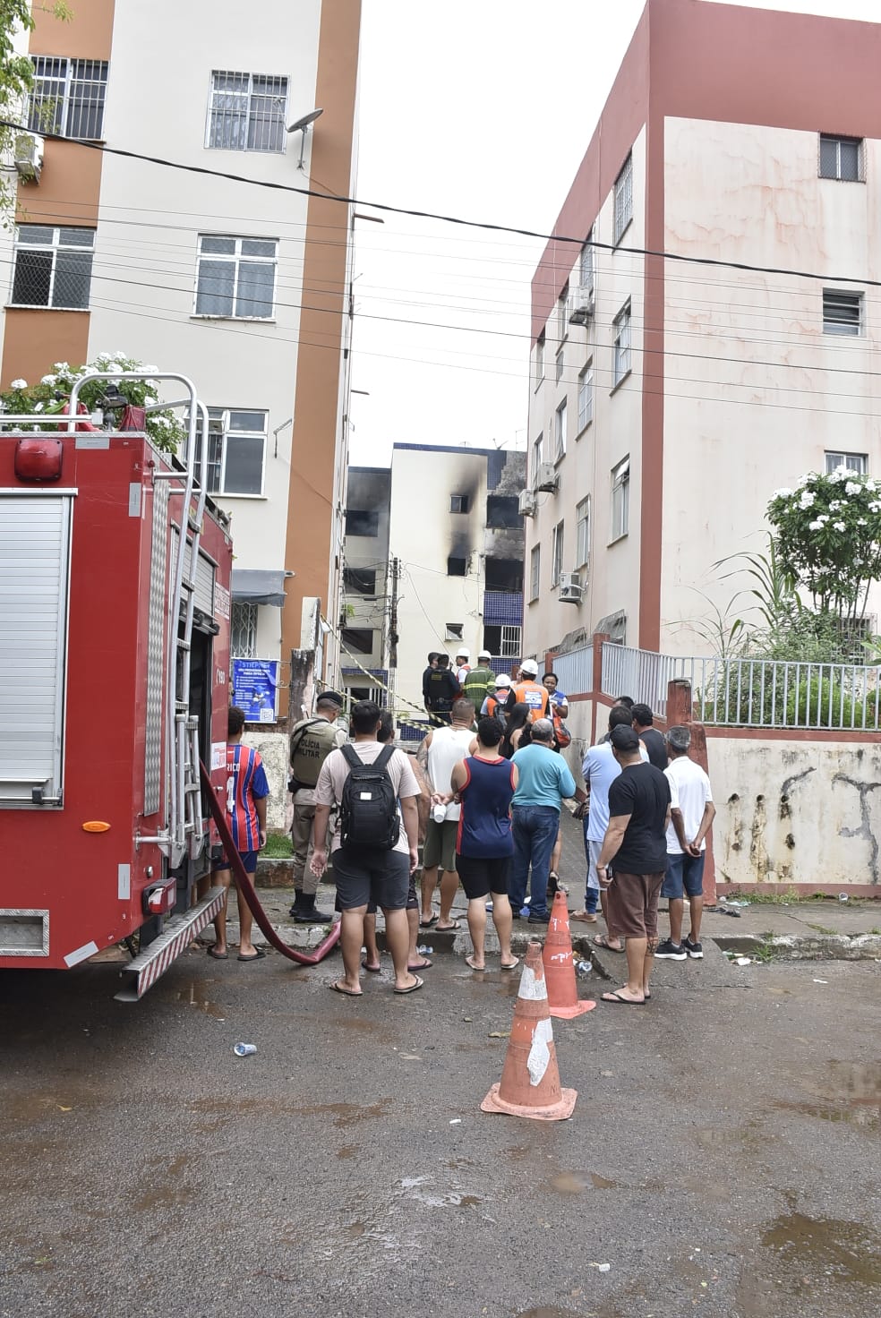 Incêndio aconteceu no bairro do Stiep e deixou ao menos 16 feridos.