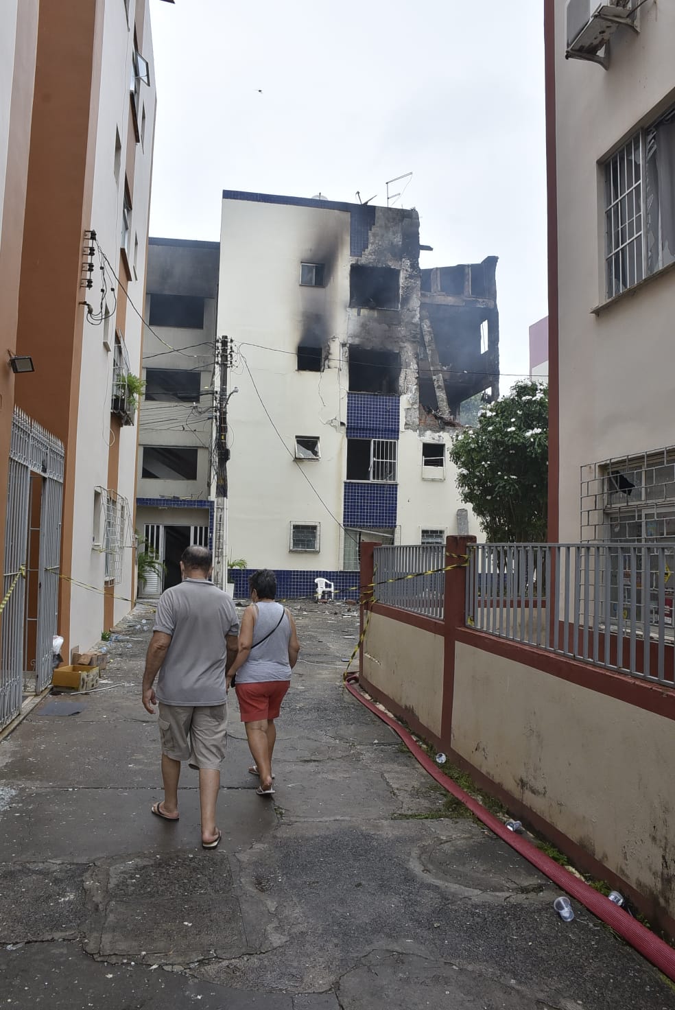 Incêndio aconteceu no bairro do Stiep e deixou ao menos 16 feridos.