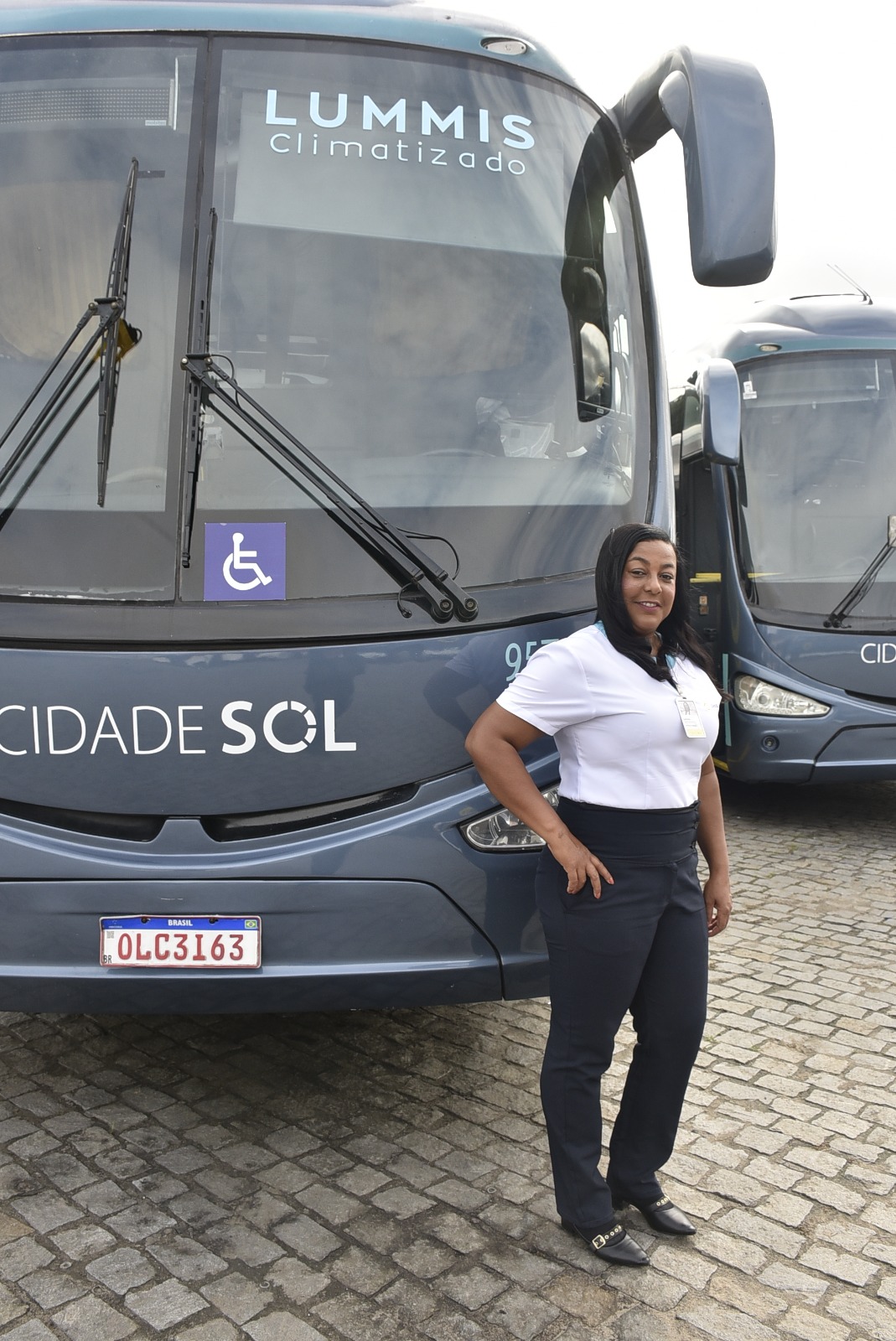 "Não piloto só fogão": a história da única motorista intermunicipal de uma frota na Bahia