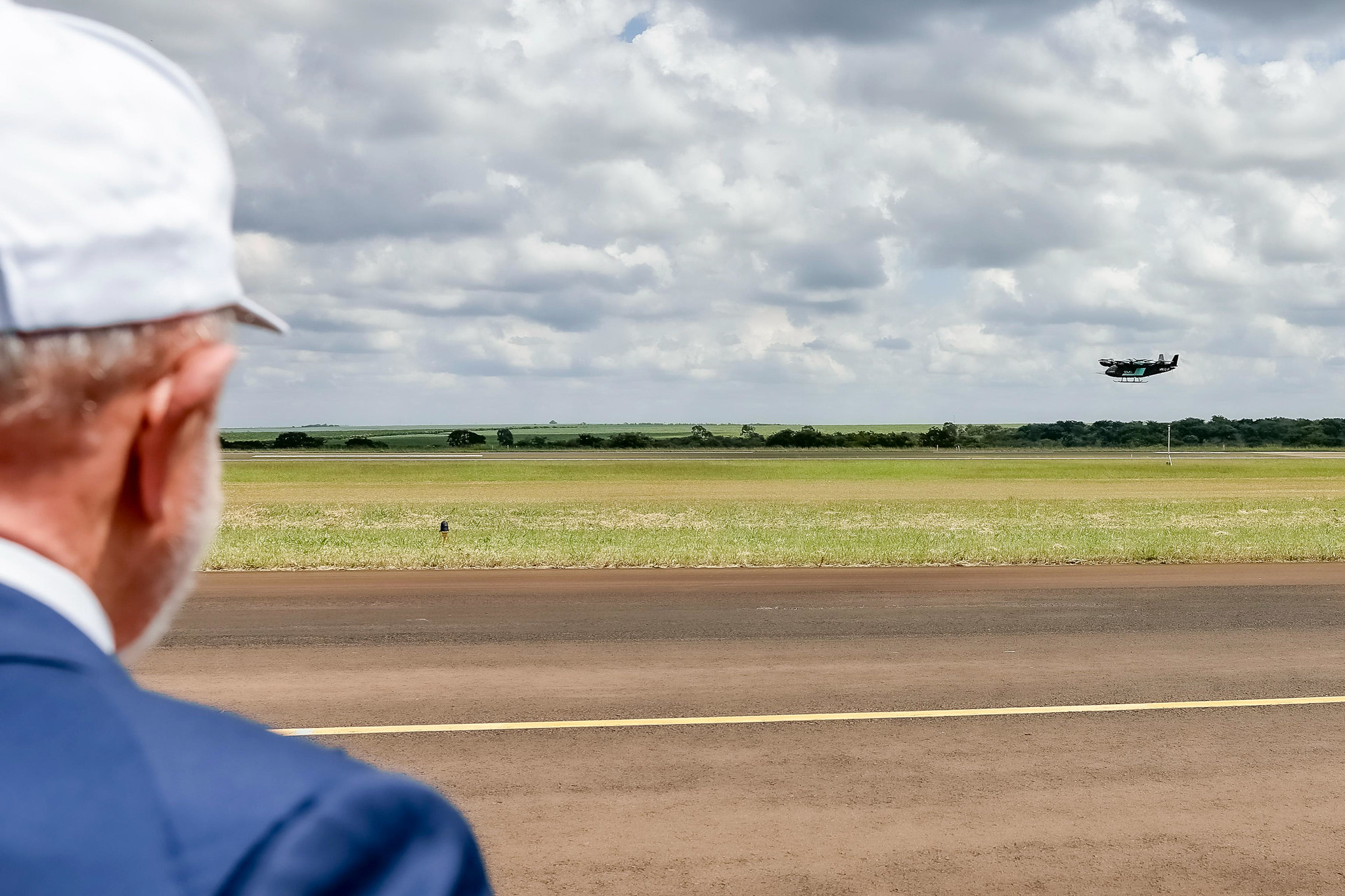 Primeiro caça supersônico fabricado no Brasil é apresentado; conheça