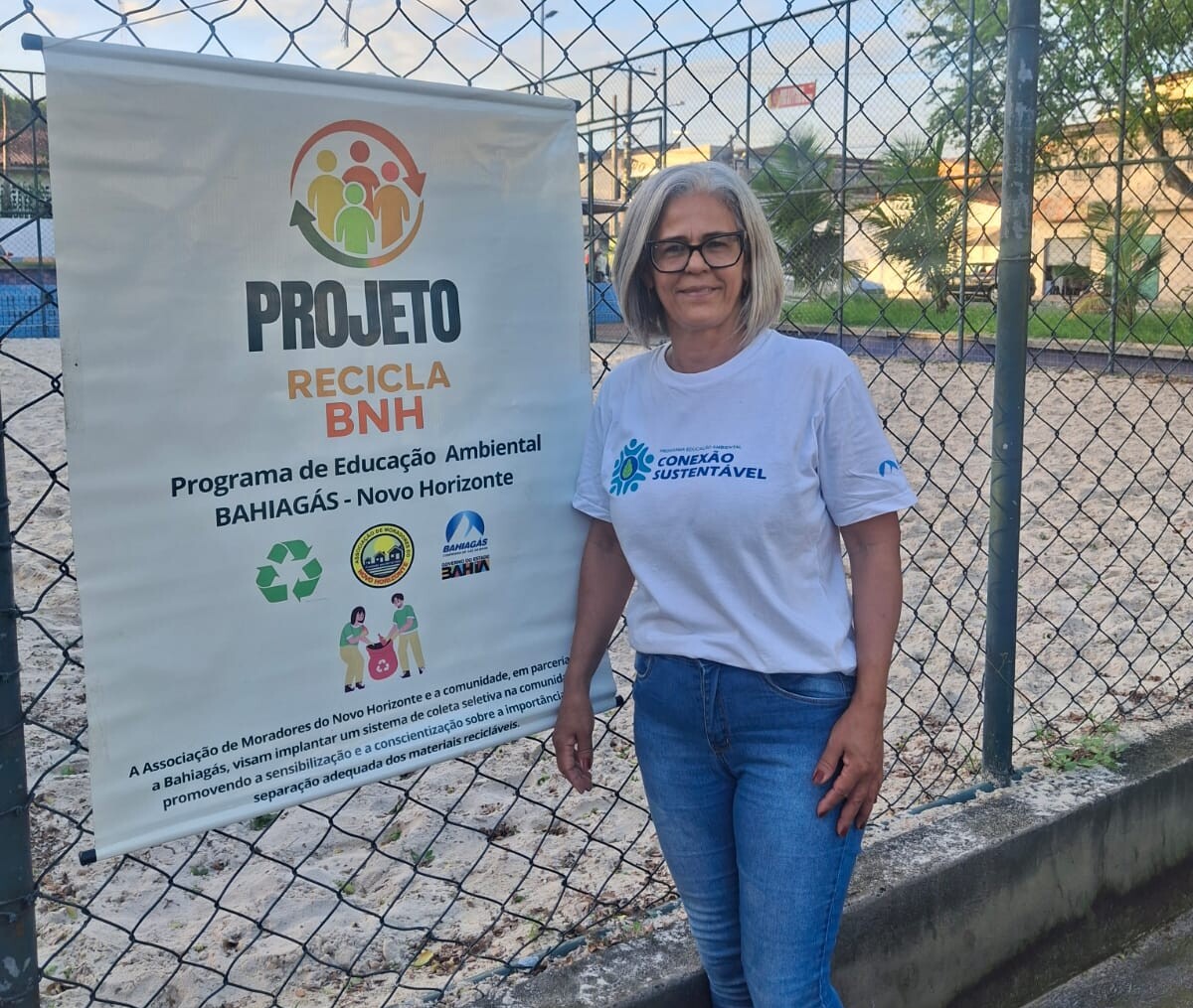 Dalva Rosa, integrantes do grupo executor do projeto Recicla BNH, em Camaçari