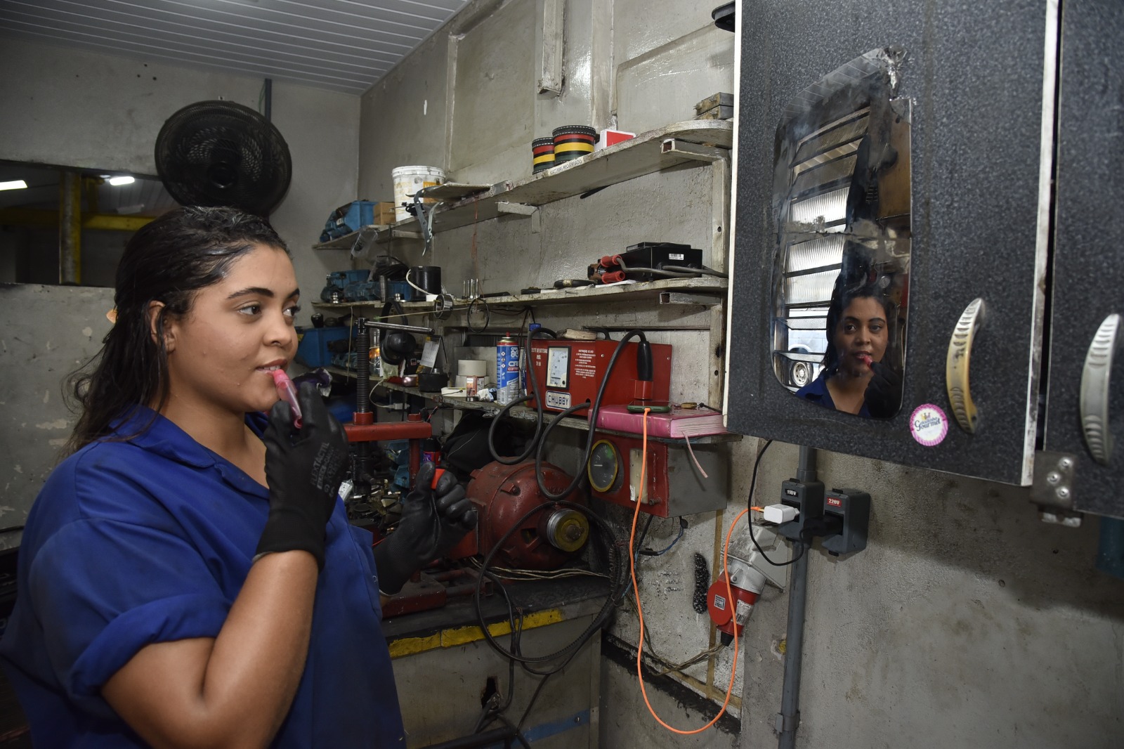 Talento que ilumina: conheça a jovem que aposta na elétrica automotiva