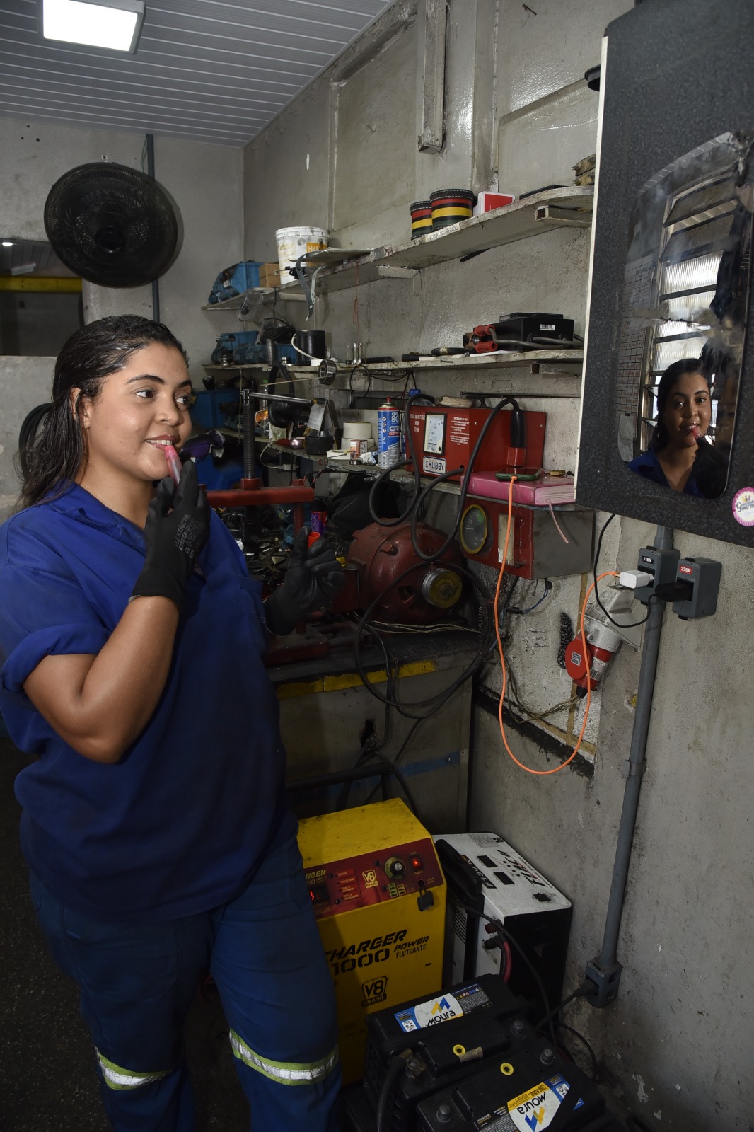 Talento que ilumina: conheça a jovem que aposta na elétrica automotiva