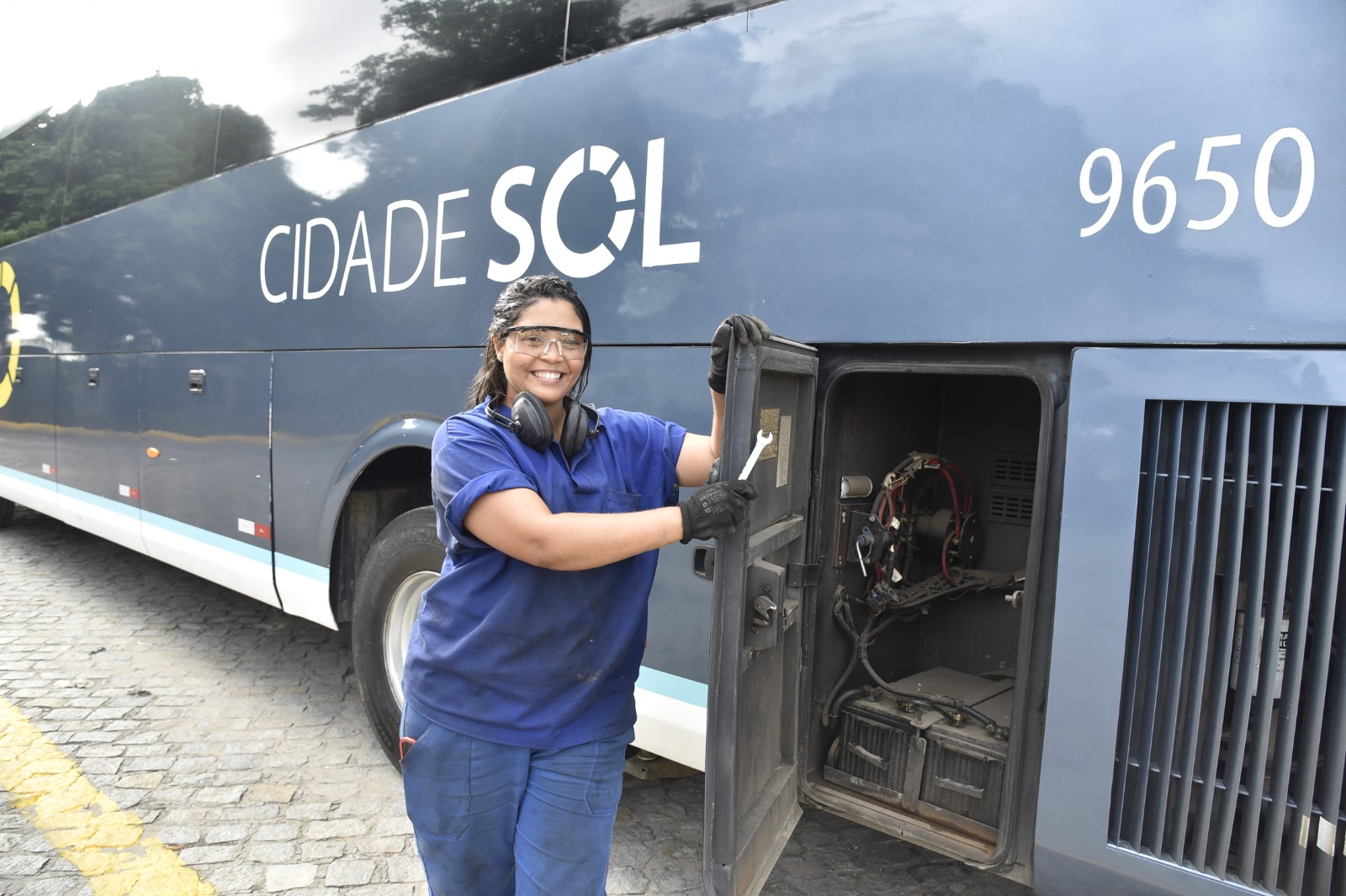 Talento que ilumina: conheça a jovem que aposta na elétrica automotiva