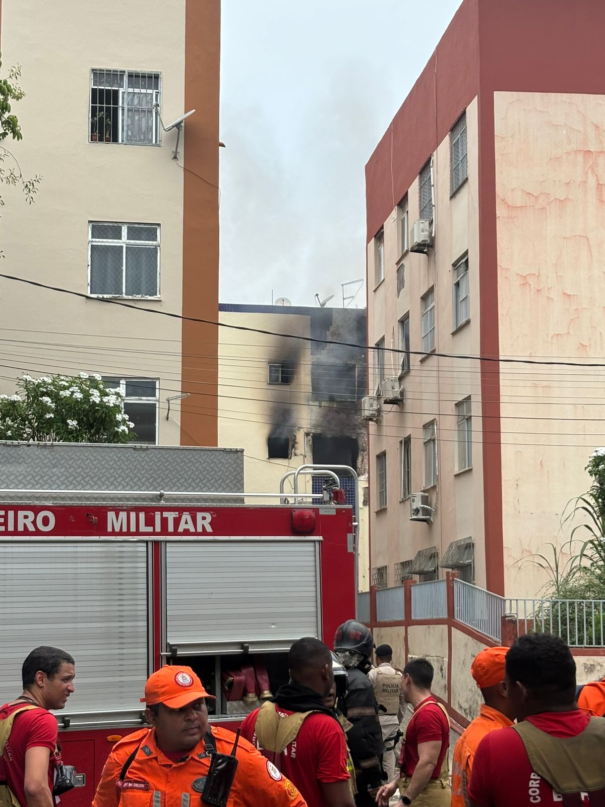 Urgente! Explosão destrói prédio em Salvador e moradores ficam feridos