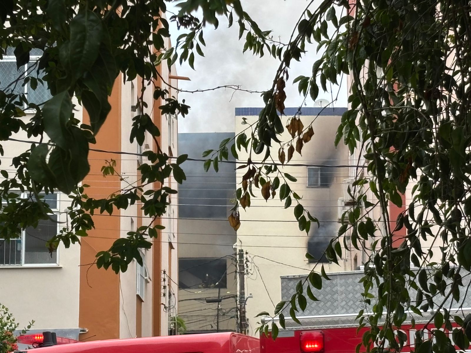 Urgente! Explosão destrói prédio em Salvador e moradores ficam feridos