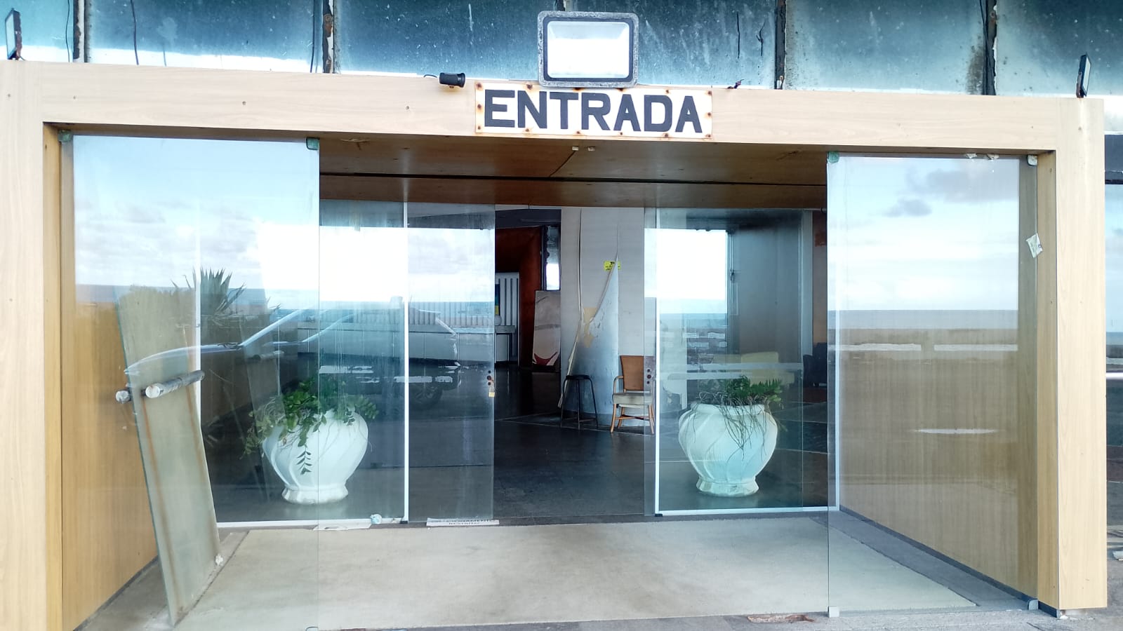 Portão de entrada do antigo hotel Pestana