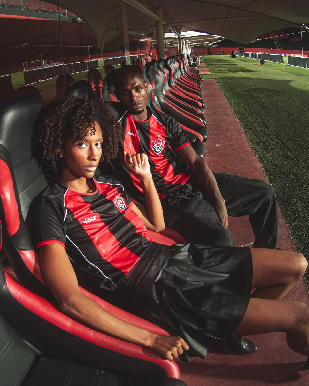 Vitória lança nova camisa rubro-negra para temporada 2026