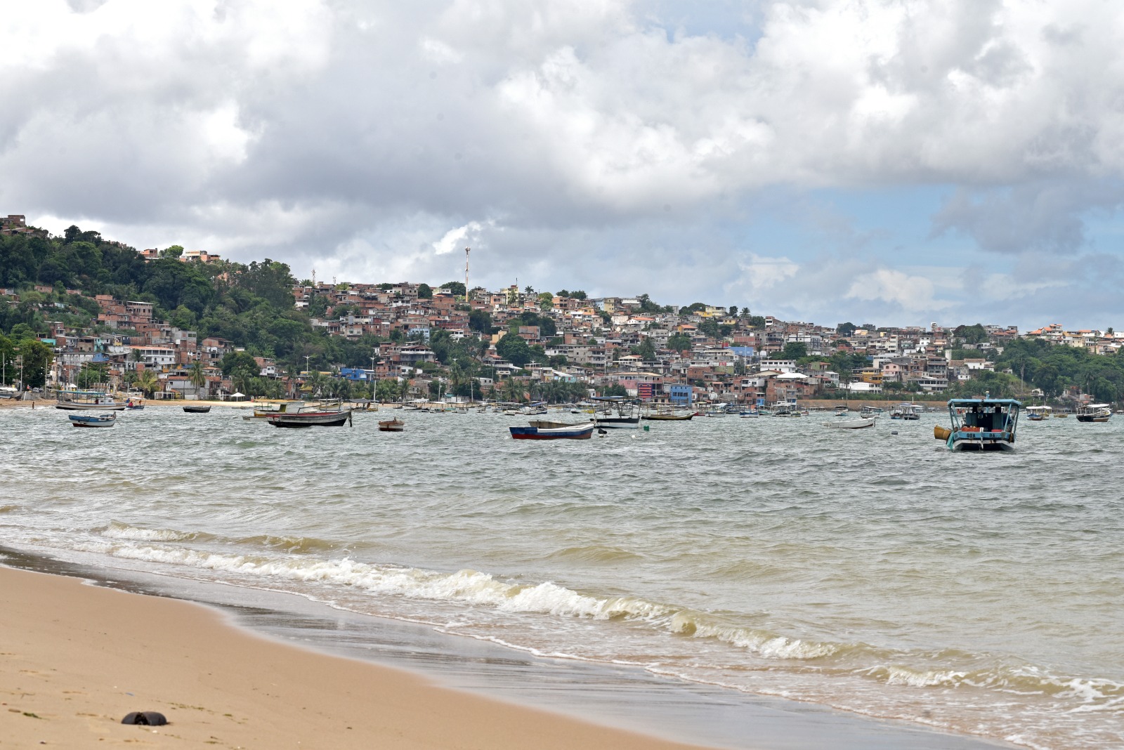 VLT de Salvador vai atravessar pista de veículos; saiba como funciona