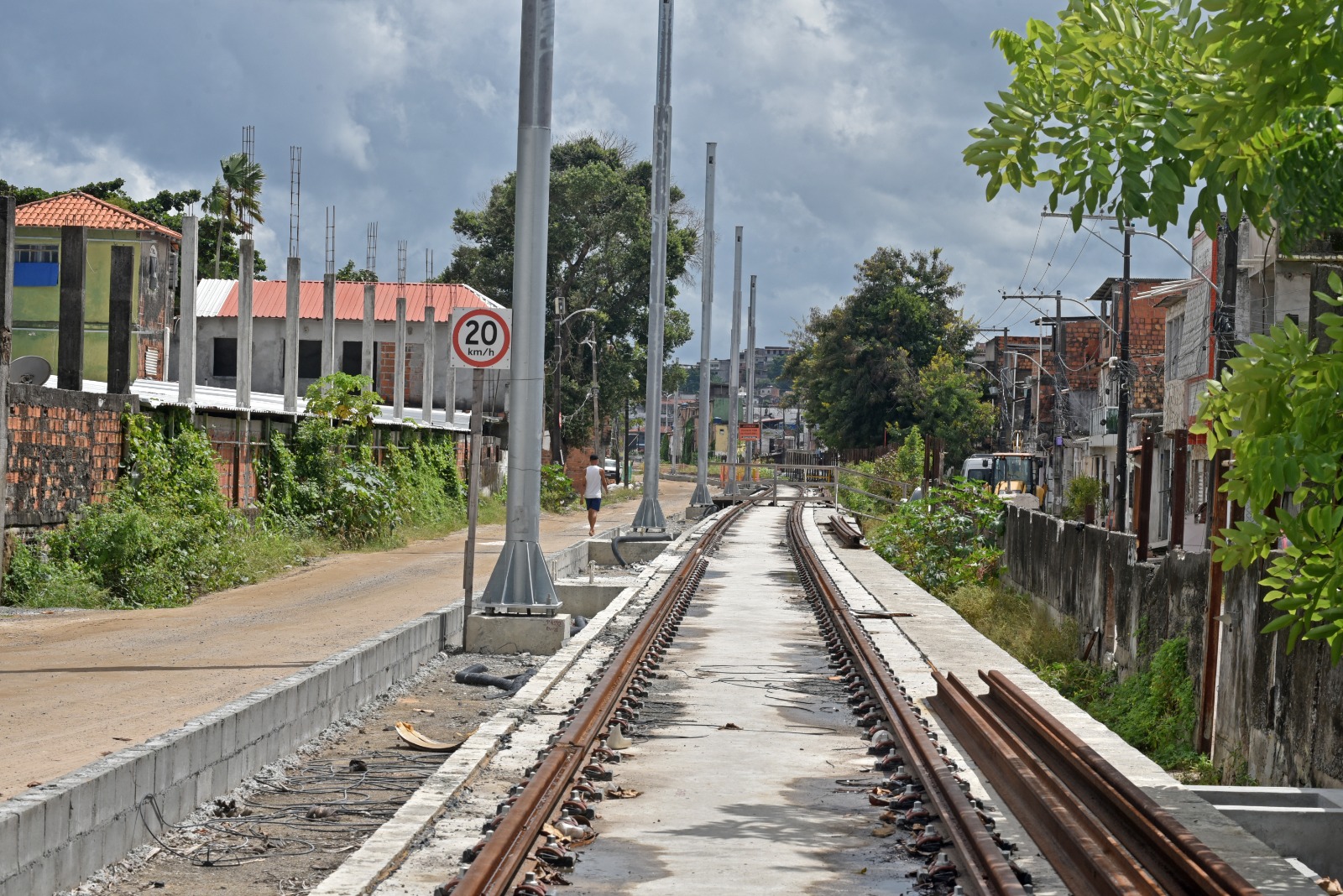 VLT de Salvador vai atravessar pista de veículos; saiba como funciona