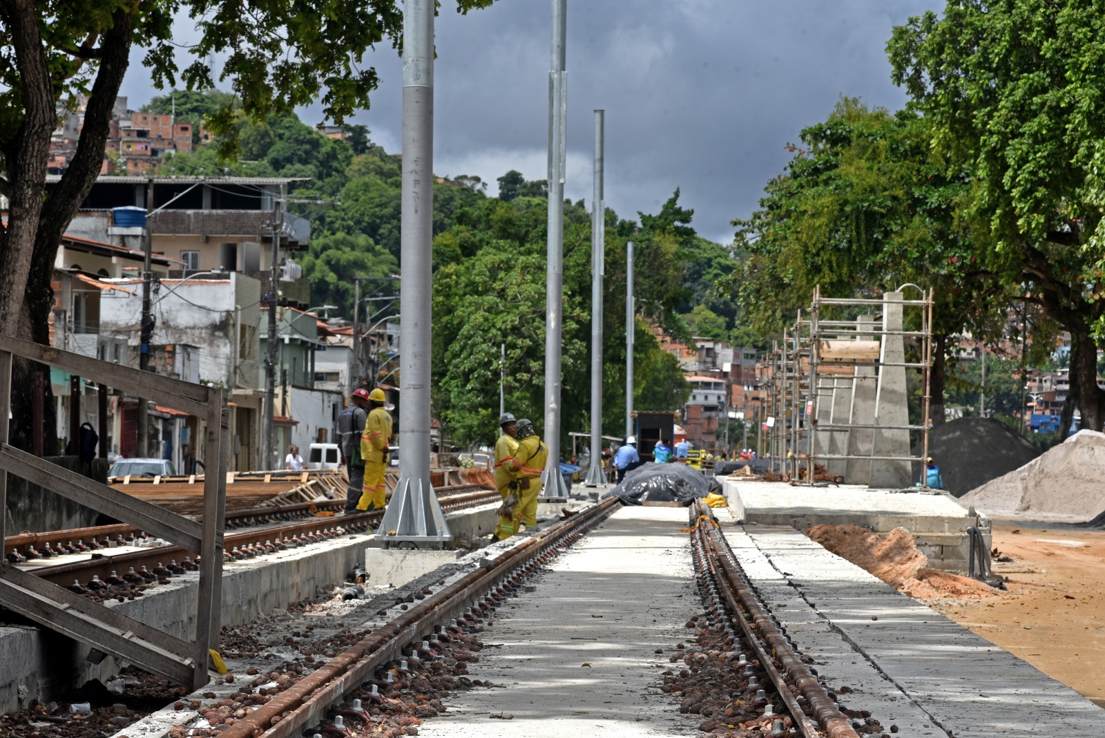 VLT de Salvador vai atravessar pista de veículos; saiba como funciona