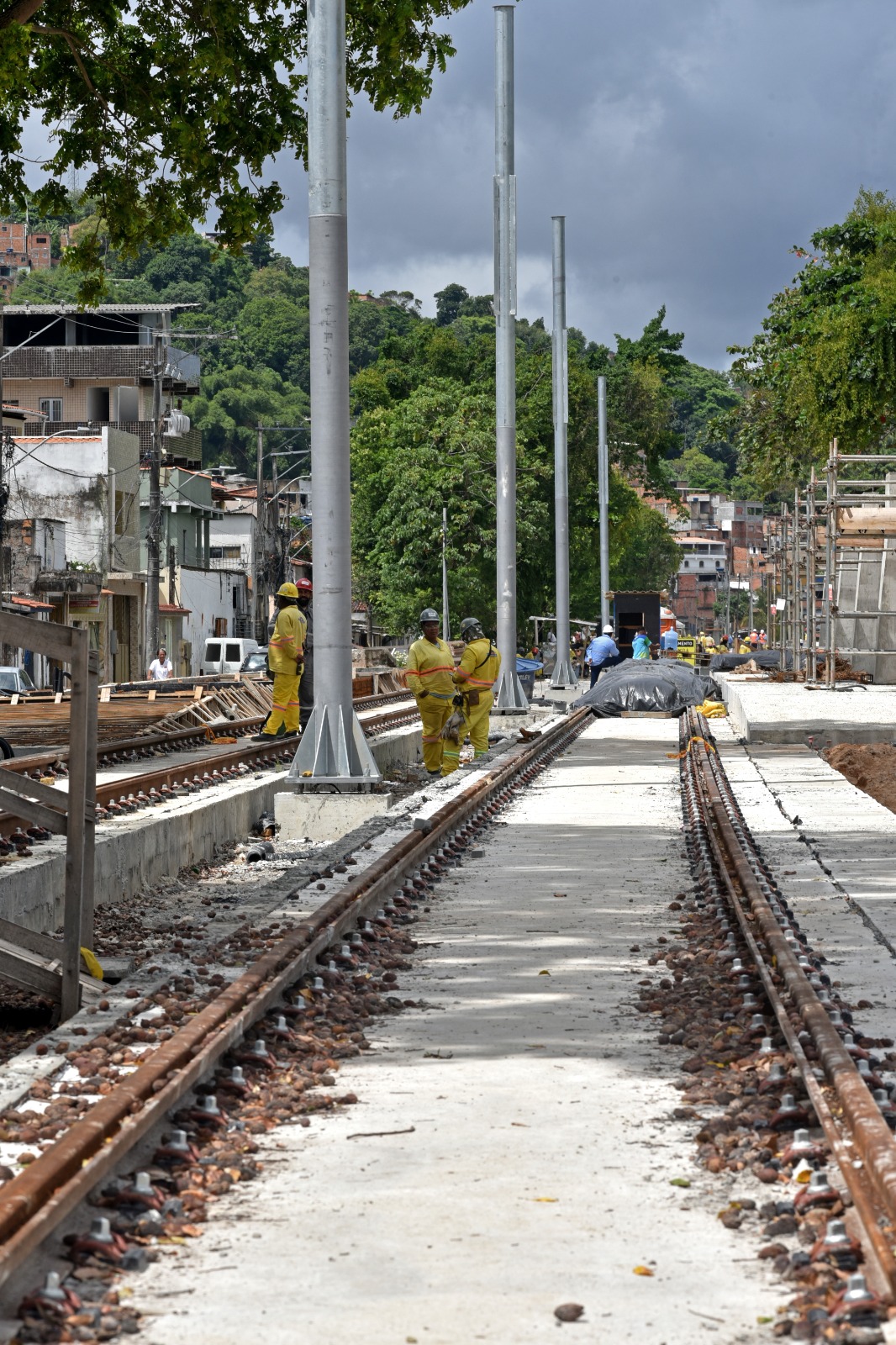 VLT de Salvador vai atravessar pista de veículos; saiba como funciona