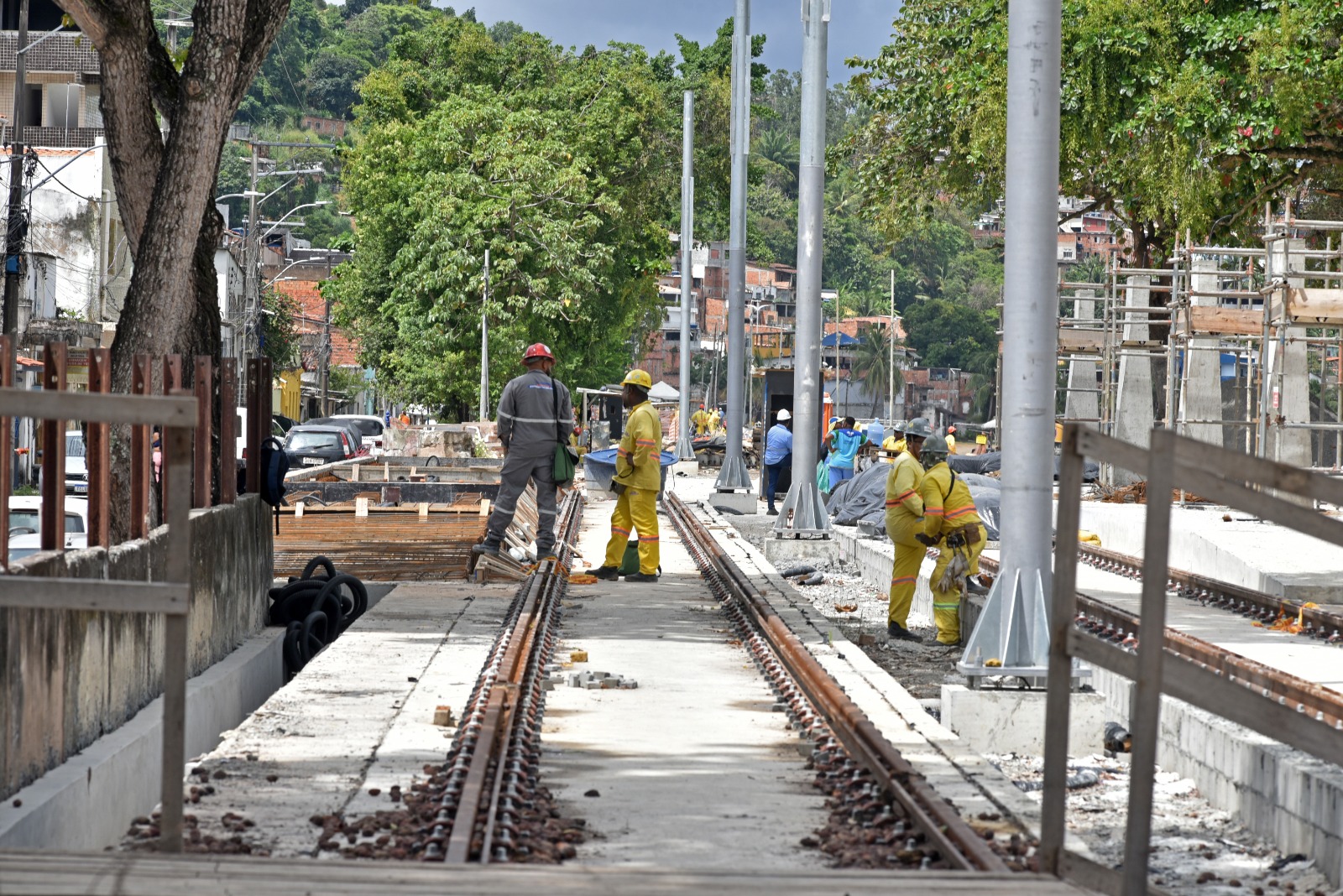 VLT de Salvador vai atravessar pista de veículos; saiba como funciona