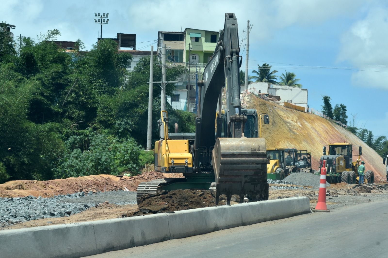 VLT de Salvador vai atravessar pista de veículos; saiba como funciona