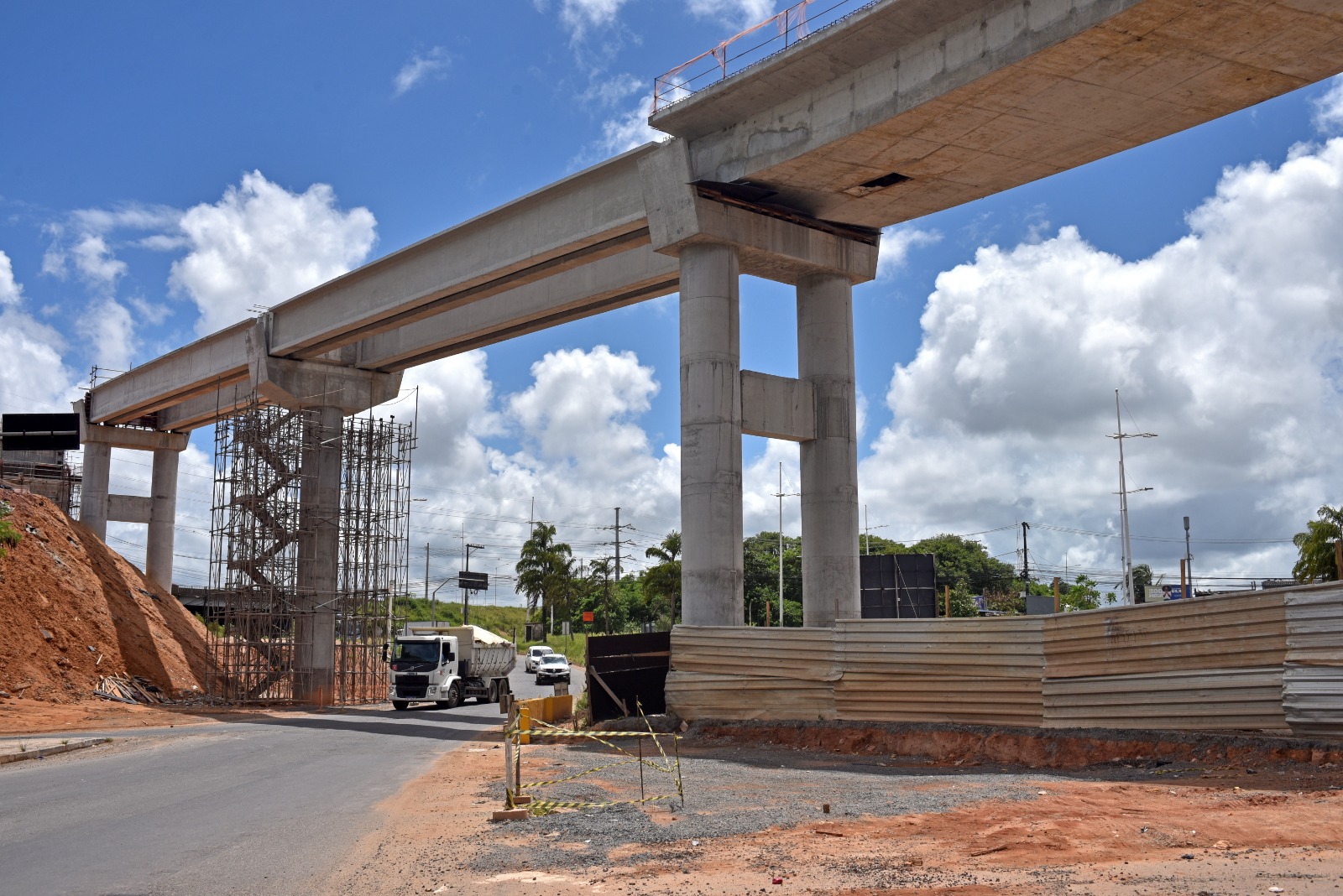 VLT de Salvador vai atravessar pista de veículos; saiba como funciona