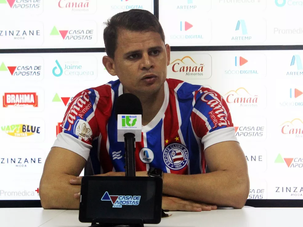 Jonas em entrevista coletiva pelo Bahia