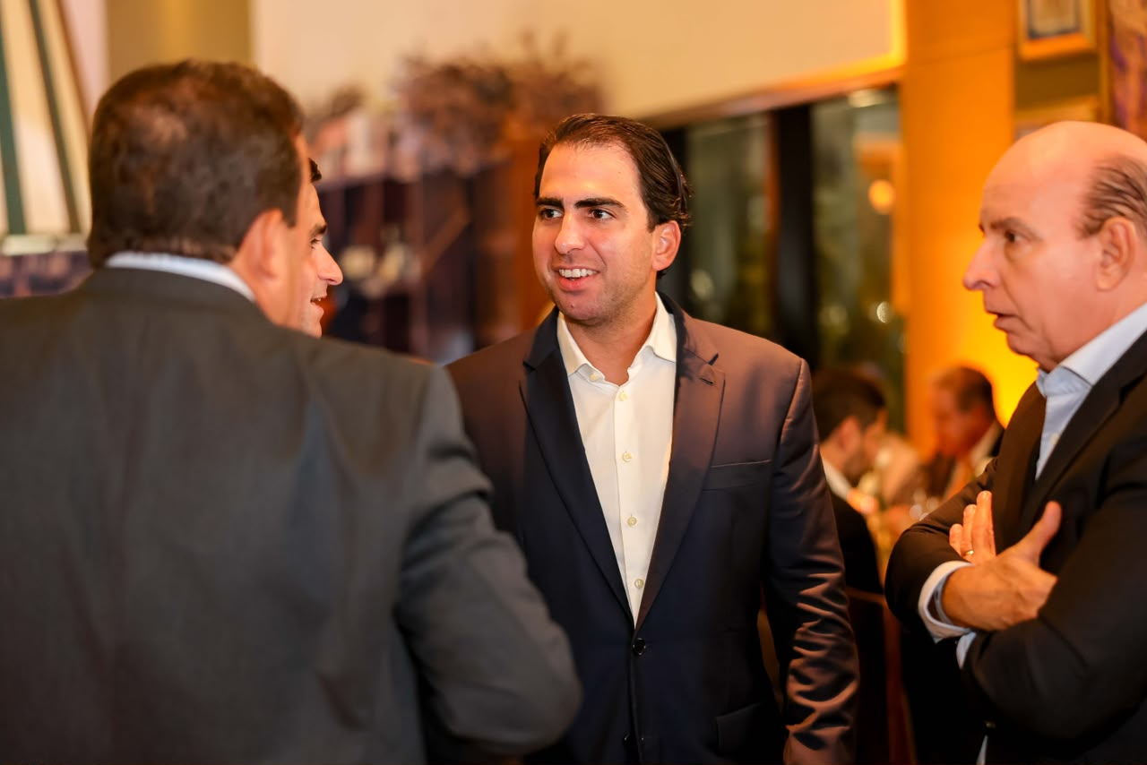 ACB e A TARDE reúnem lideranças políticas e empresariais para discutir desafios do país