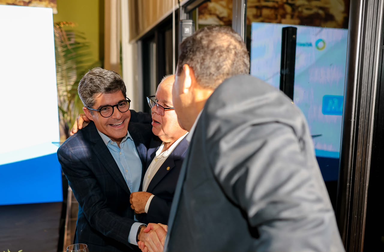 ACB e A TARDE reúnem lideranças políticas e empresariais para discutir desafios do país