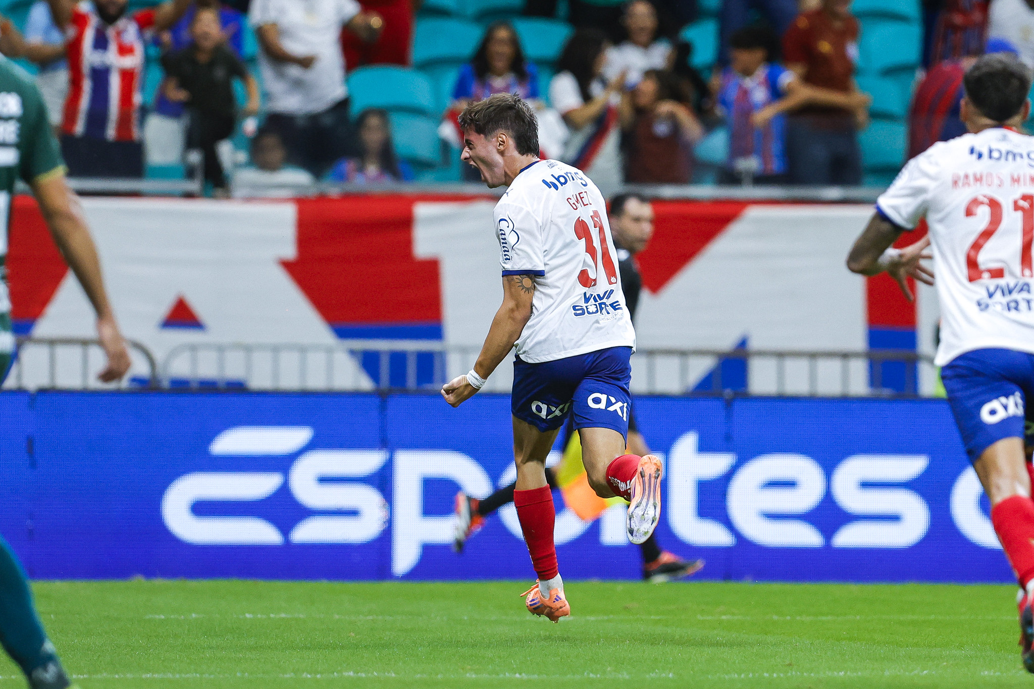 Bahia espanta desconfiança e vence a Chapecoense sem sustos
