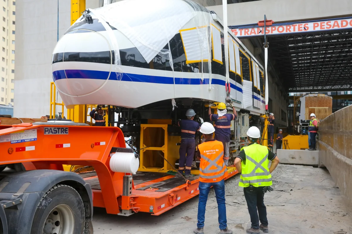 BYD assume linha de trem inacabada e aumenta frota chinesa em cidade