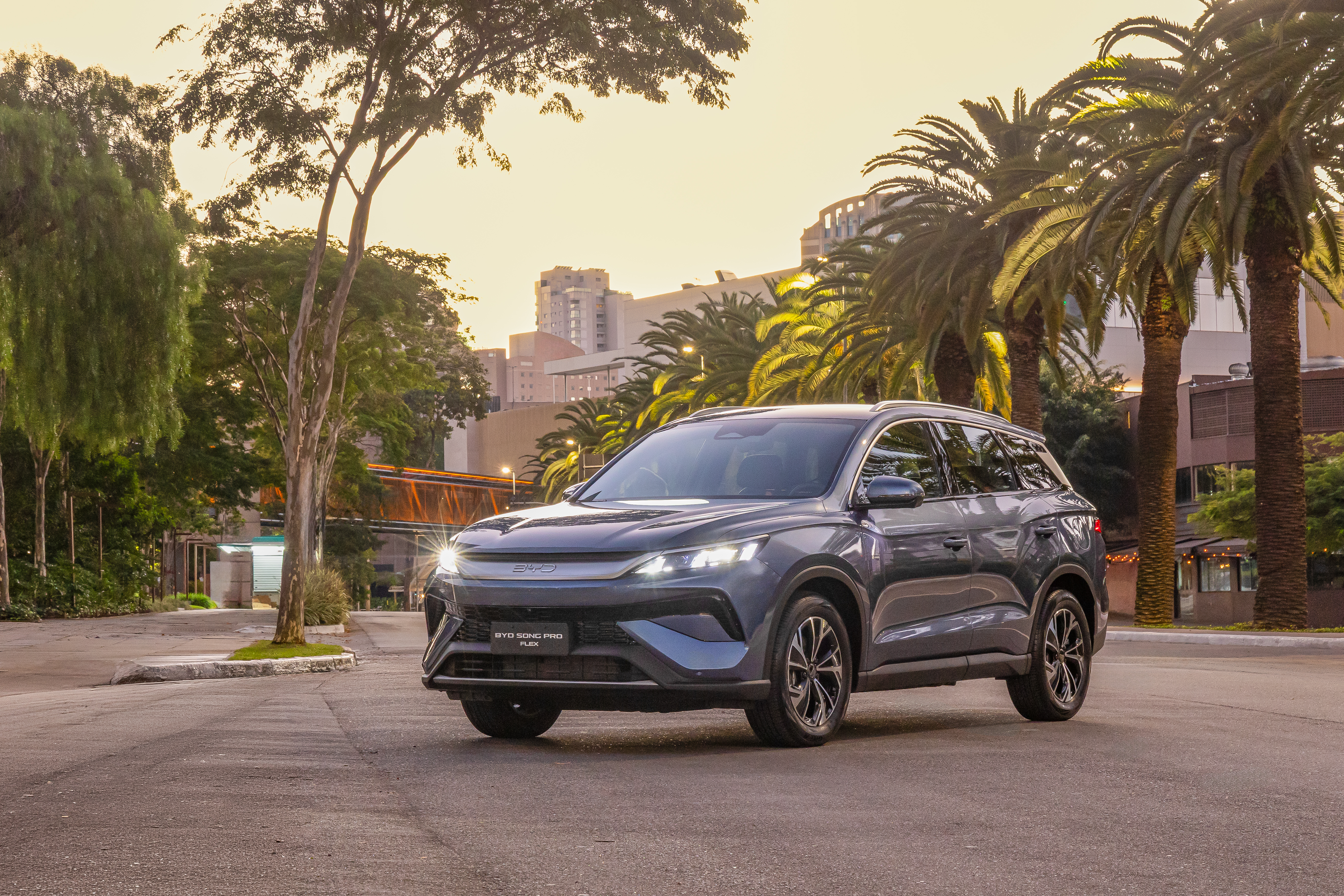 BYD lança Song Pro Flex, o primeiro híbrido plug-in a etanol da marca; veja detalhes