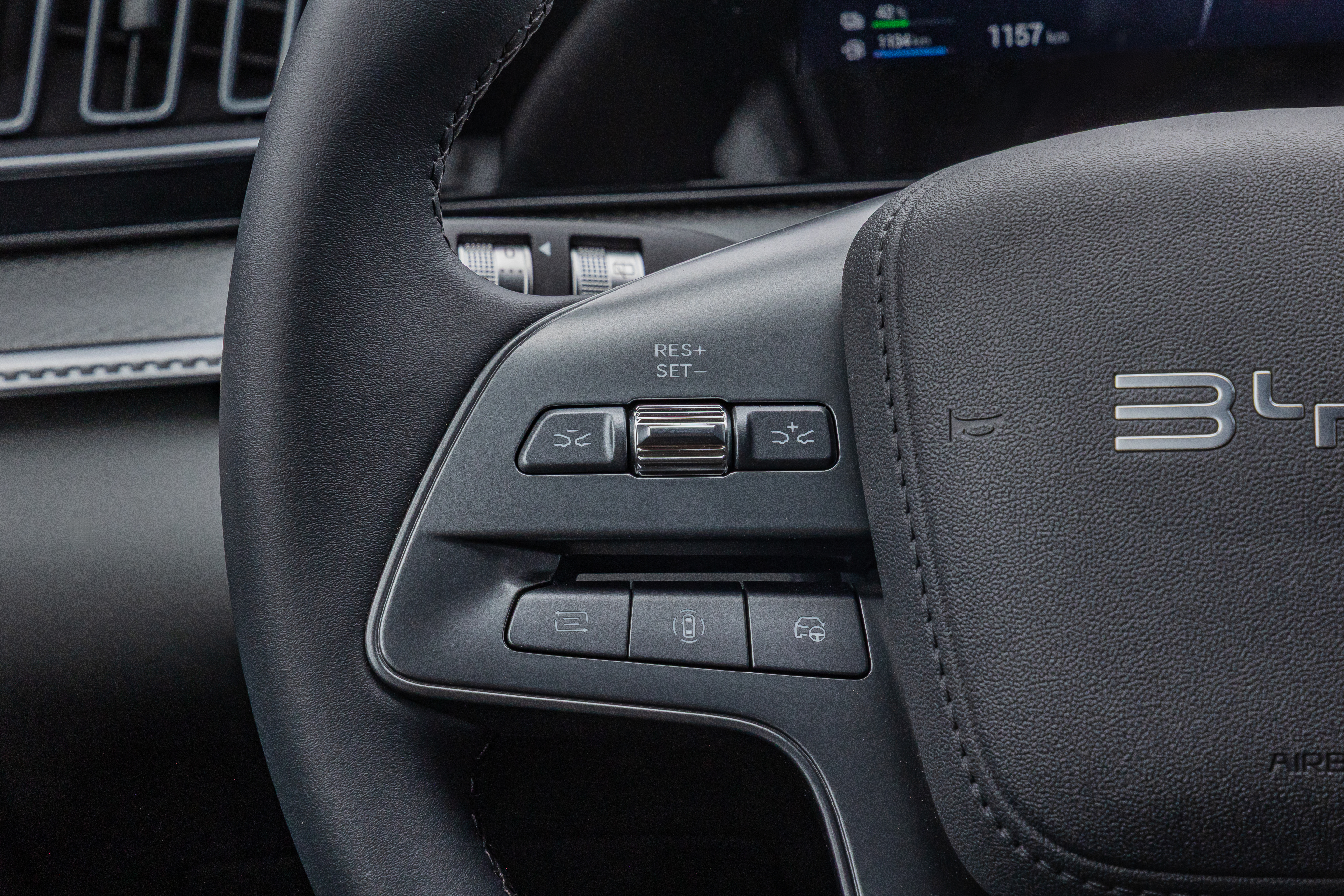 BYD lança Song Pro Flex, o primeiro híbrido plug-in a etanol da marca; veja detalhes