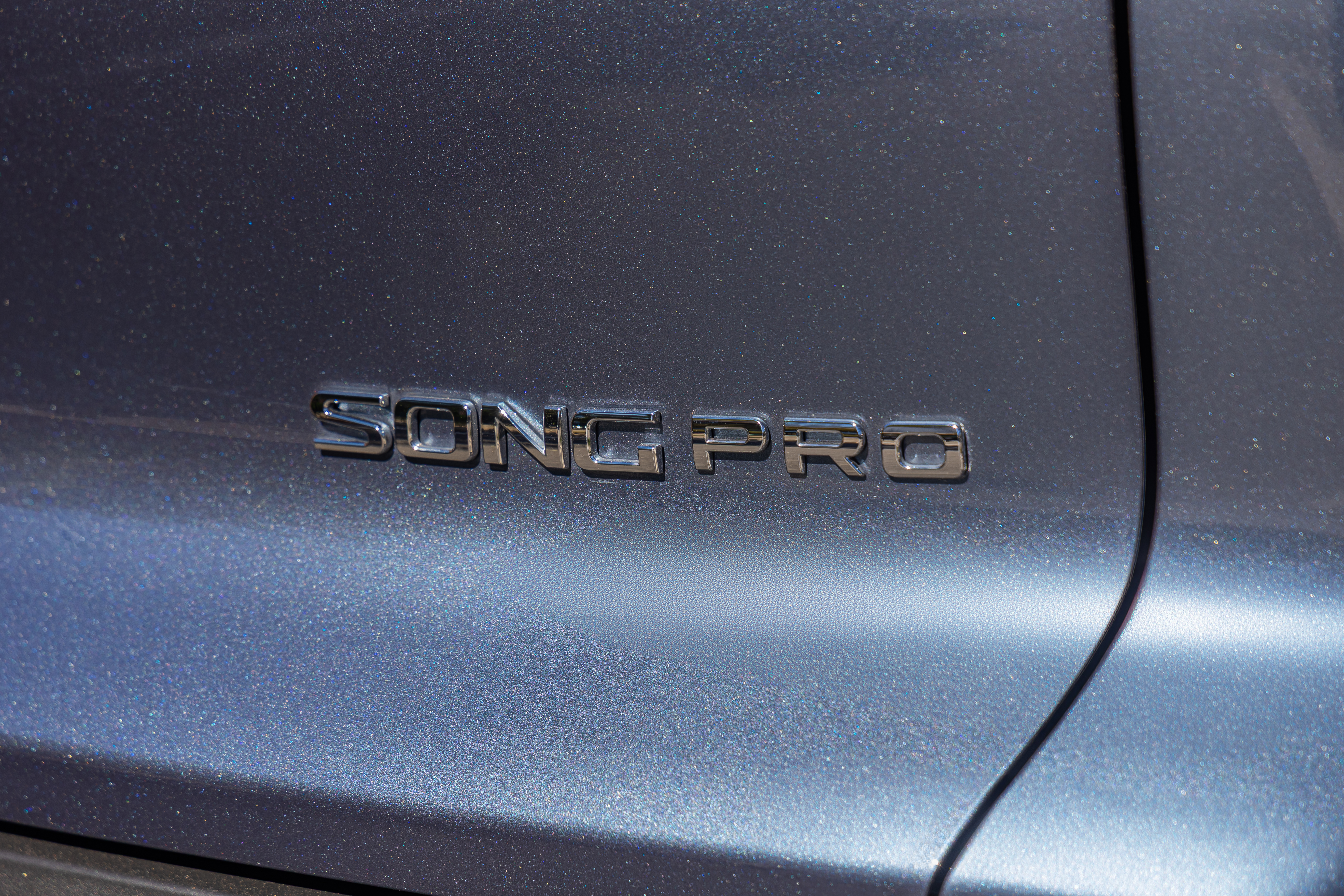 BYD lança Song Pro Flex, o primeiro híbrido plug-in a etanol da marca; veja detalhes