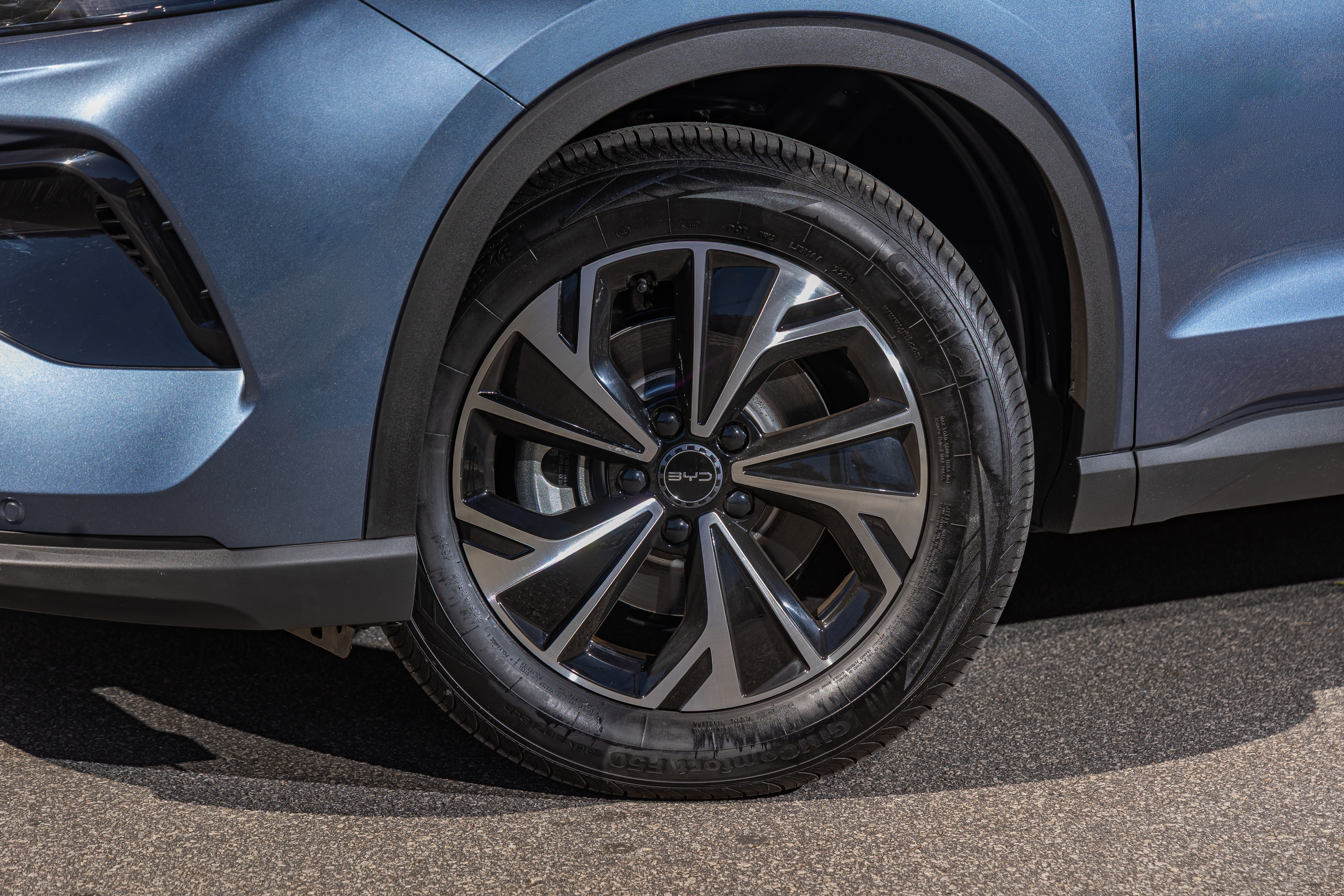 BYD lança Song Pro Flex, o primeiro híbrido plug-in a etanol da marca; veja detalhes