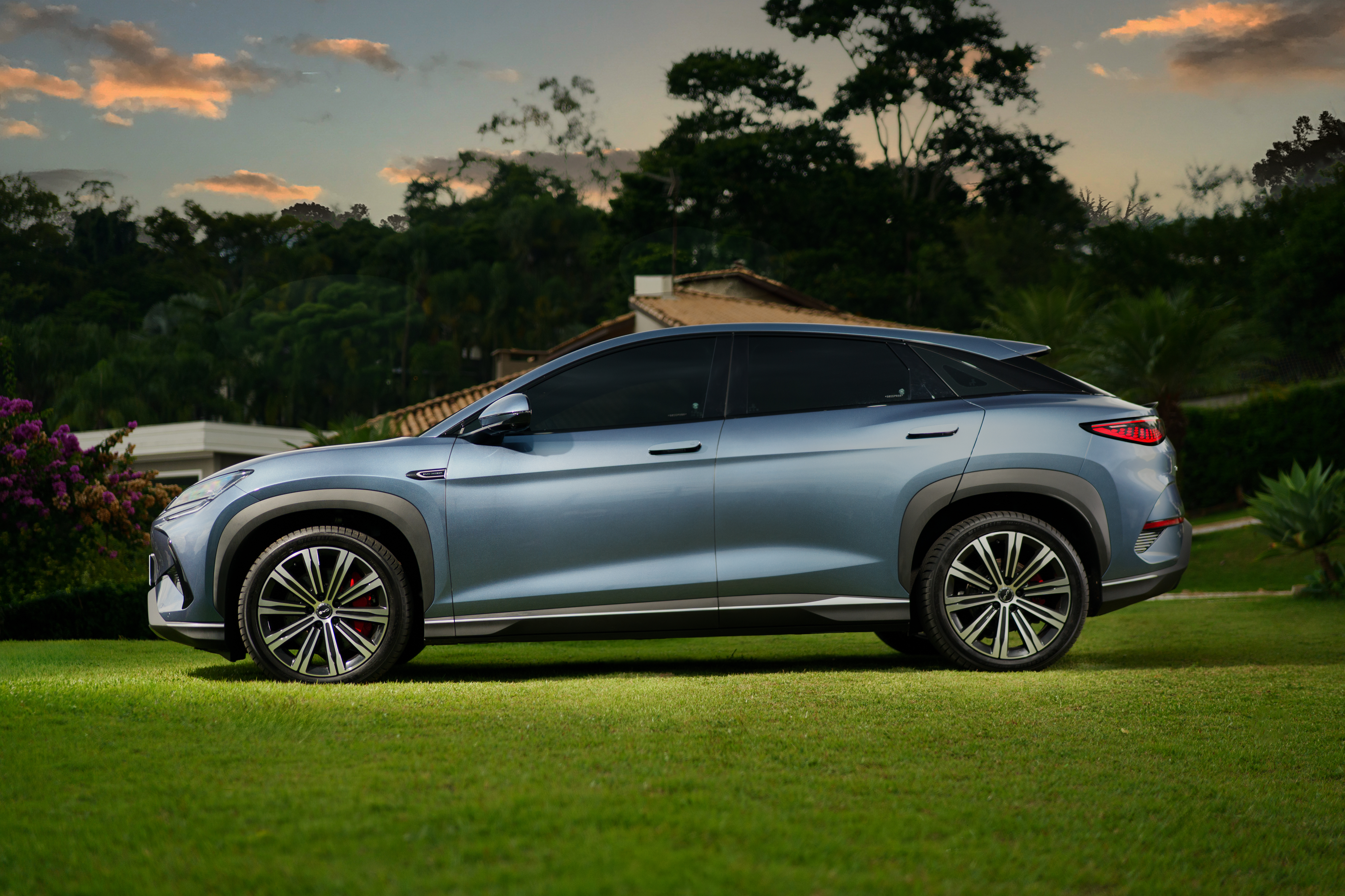BYD Sealion 7 chega ao Brasil: o SUV cupê elétrico de 531 cv que impressiona
