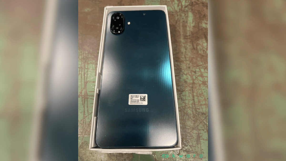 Casas Bahia mantém descontos após fechar lojas e vende celular por R$ 200