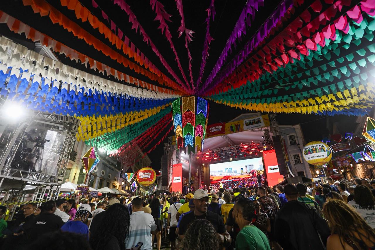 Começou! Veja fotos do 1º dia do São João de Salvador