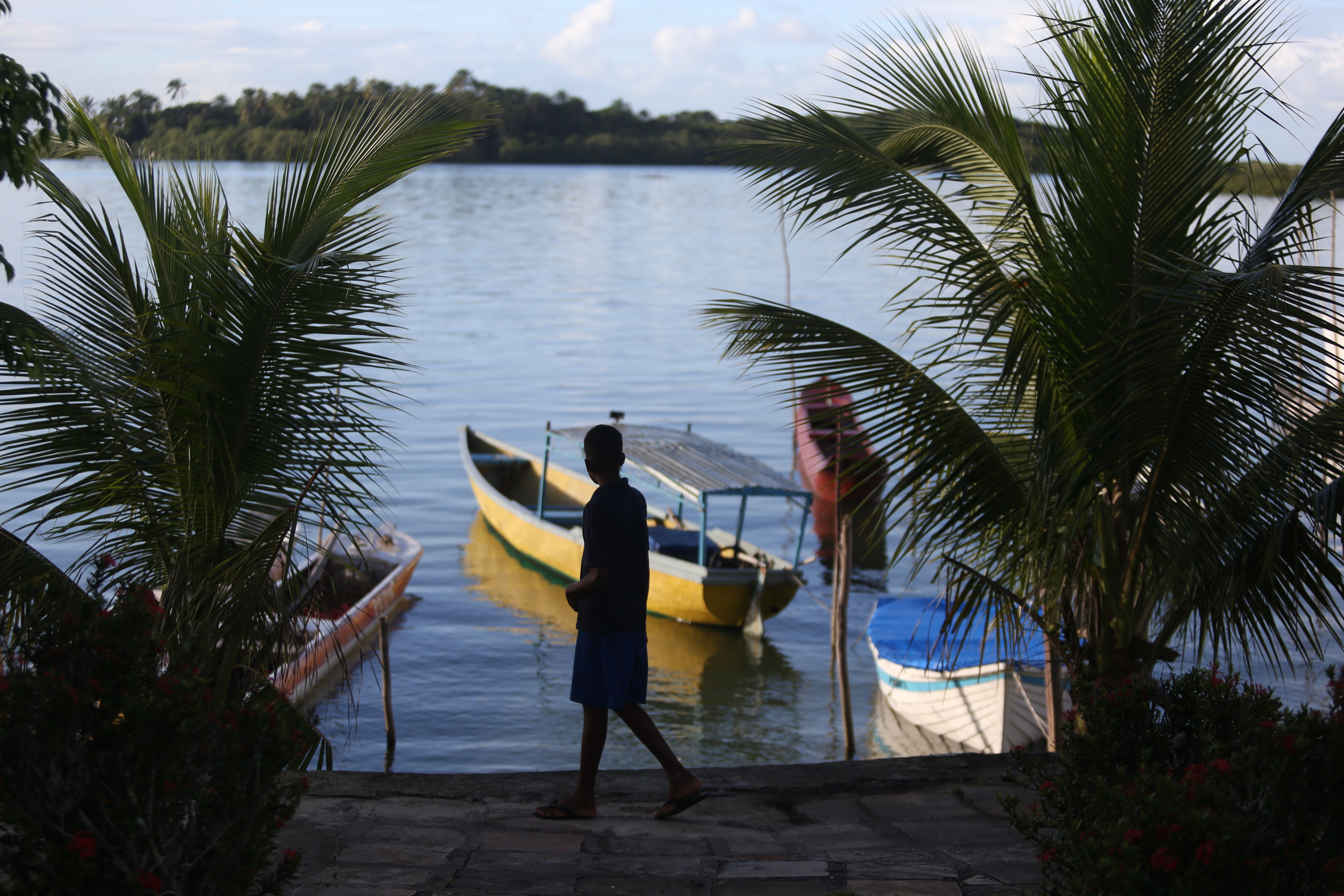 A principal economia da ilha é a atividade pesqueira
