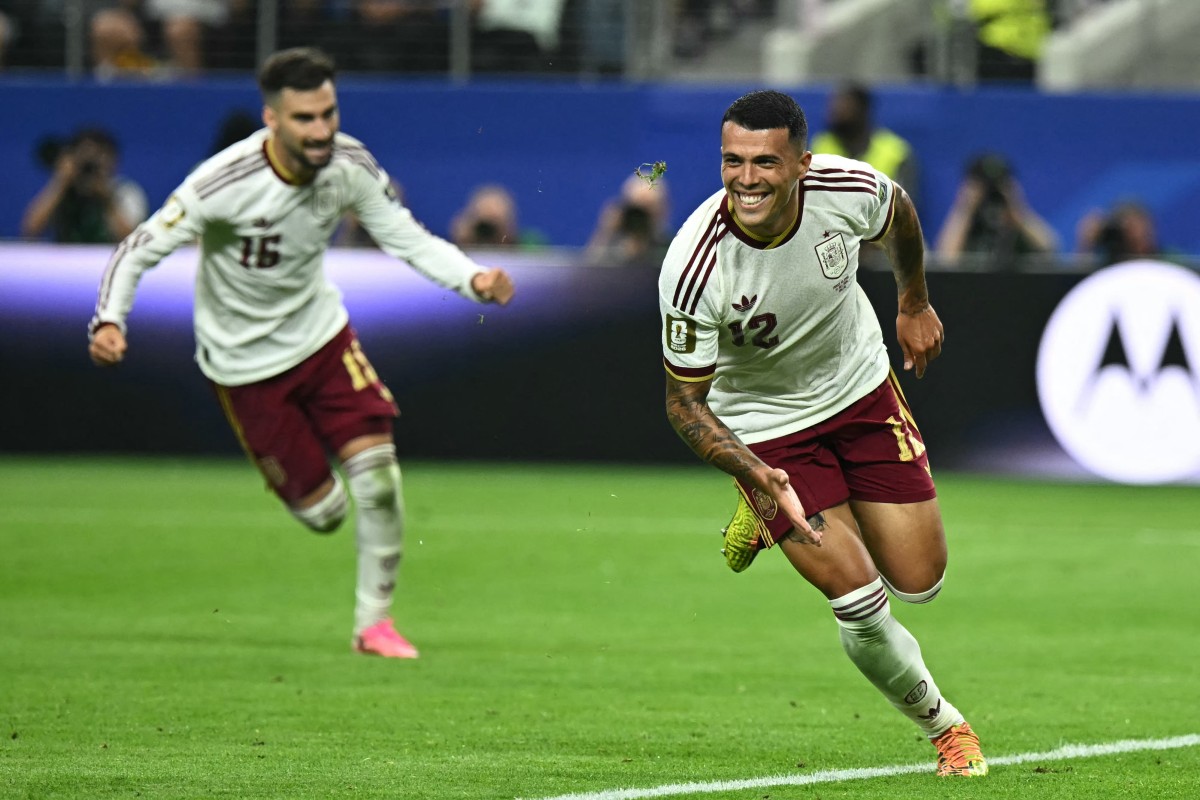 Pedro Porro comemora gol contra a França
