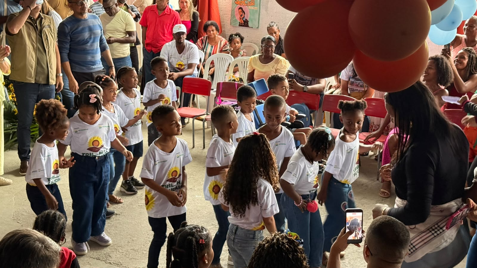 Apresentação cultural marcou a entrega da escola na comunidade quilombola de Boa União