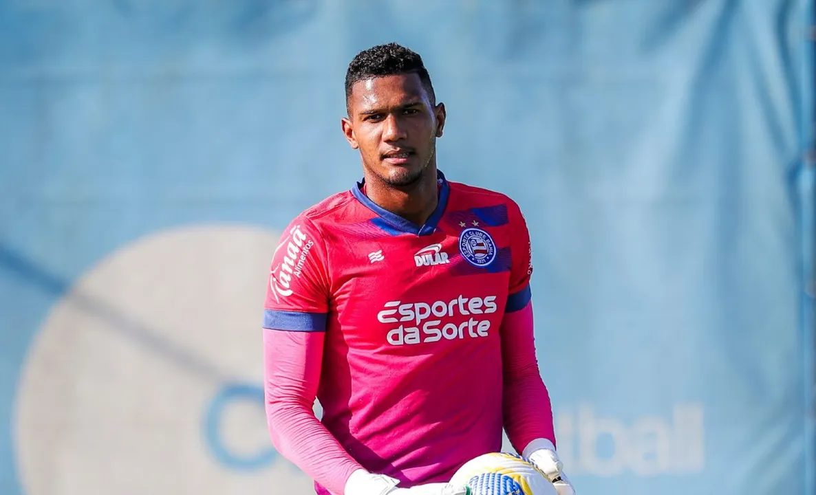 Adriel em treinamento pelo Bahia