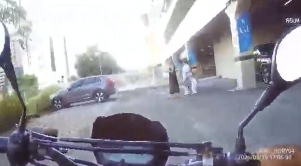 Bodycam do segurança passando pelas vítimas antes do sequestro